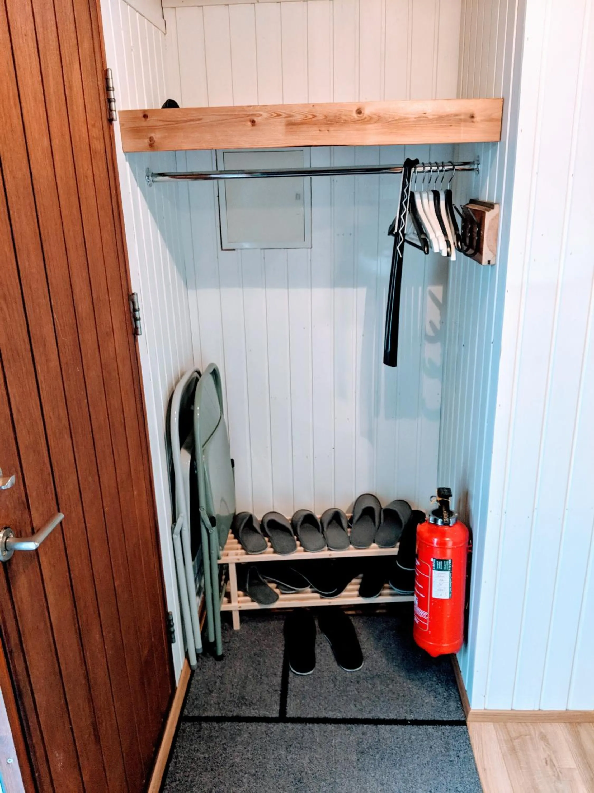 wardrobe in Mulakot Cosy Cabins