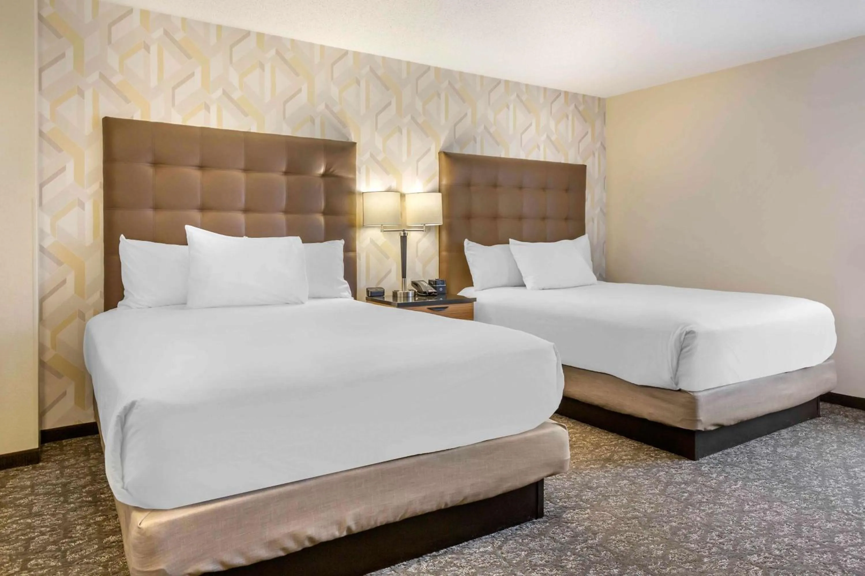 Bedroom, Bed in Drury Inn & Suites St. Louis-Southwest