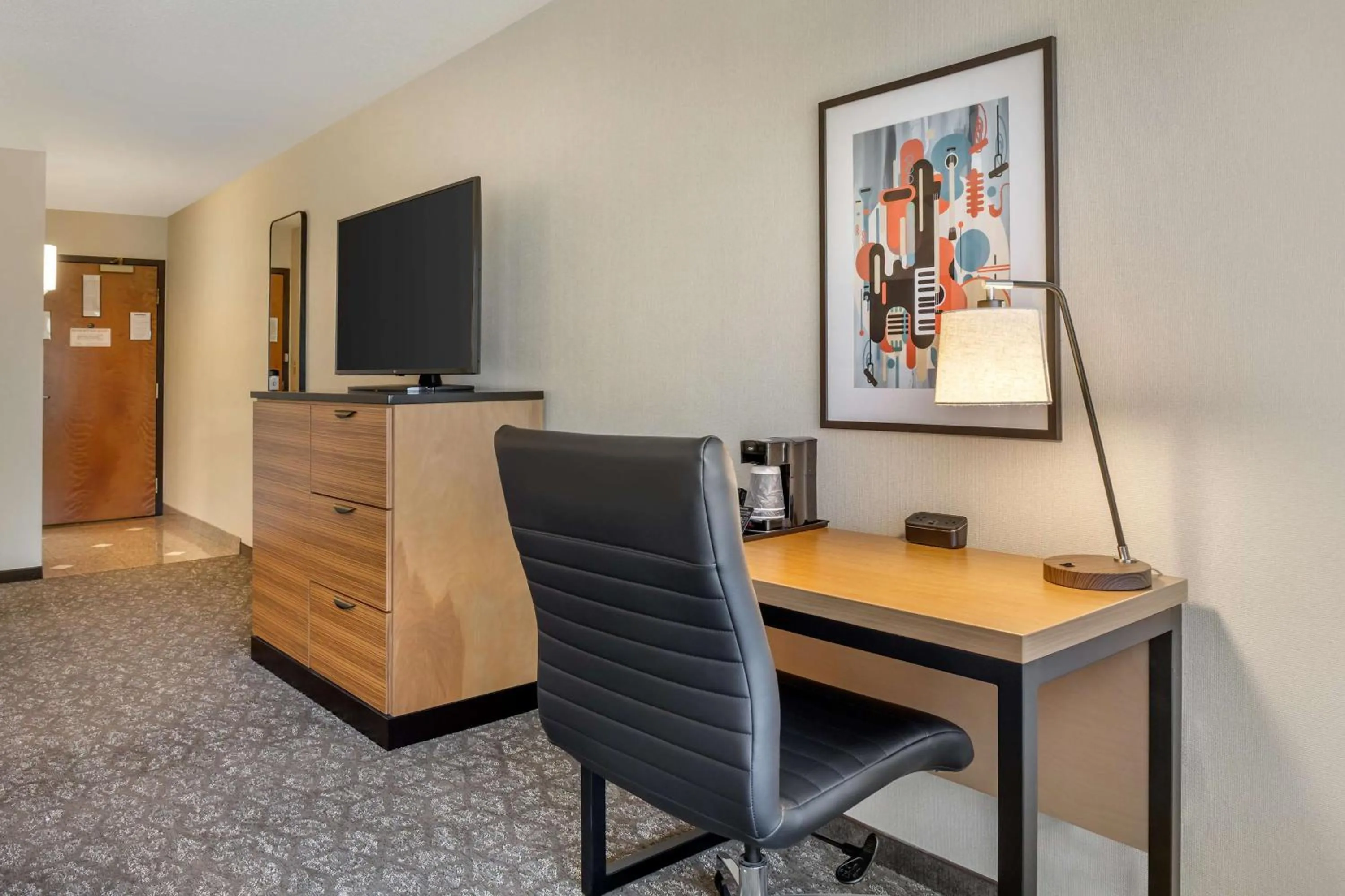 Bedroom in Drury Inn & Suites St. Louis-Southwest