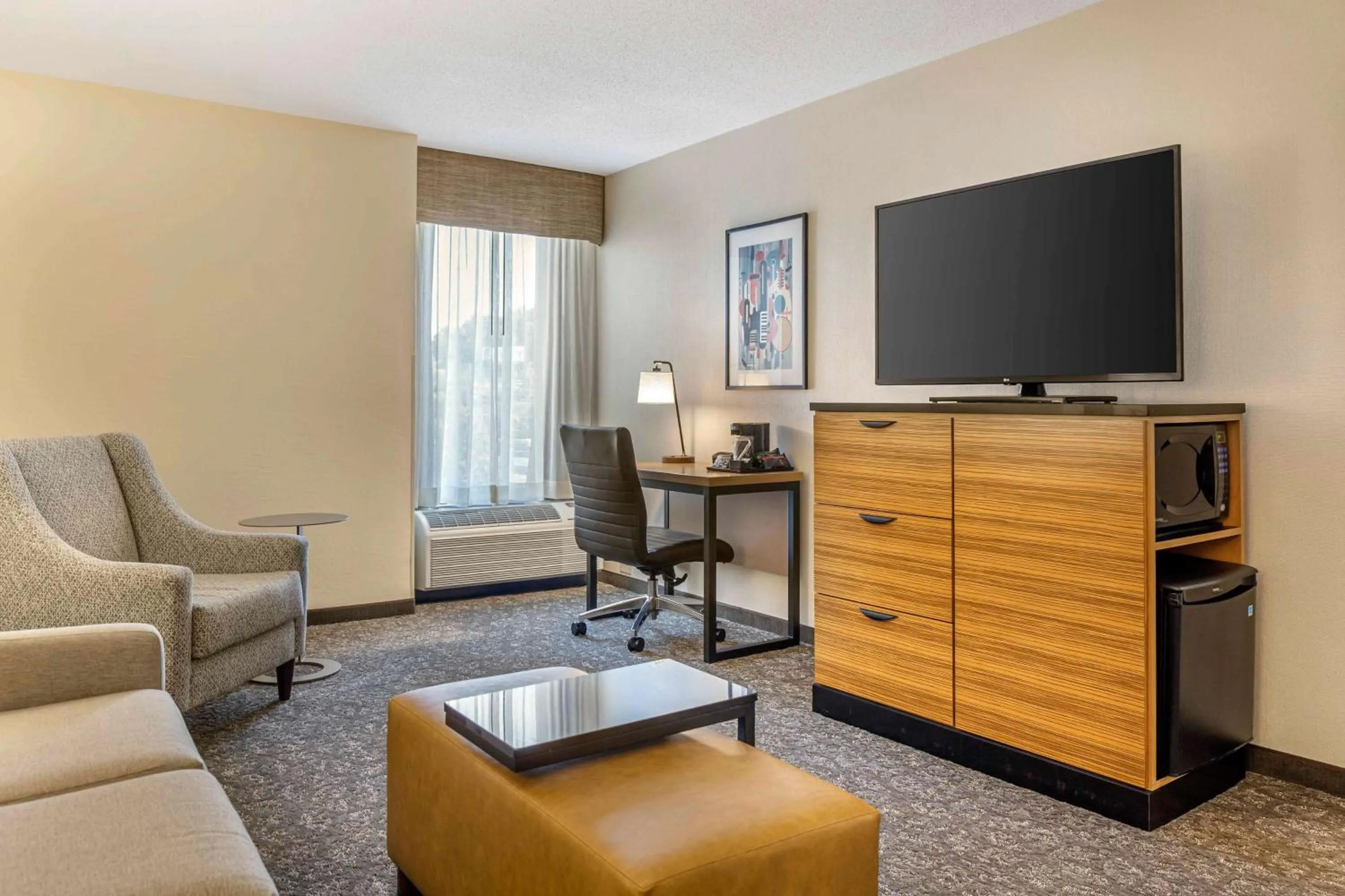 Bedroom in Drury Inn & Suites St. Louis-Southwest