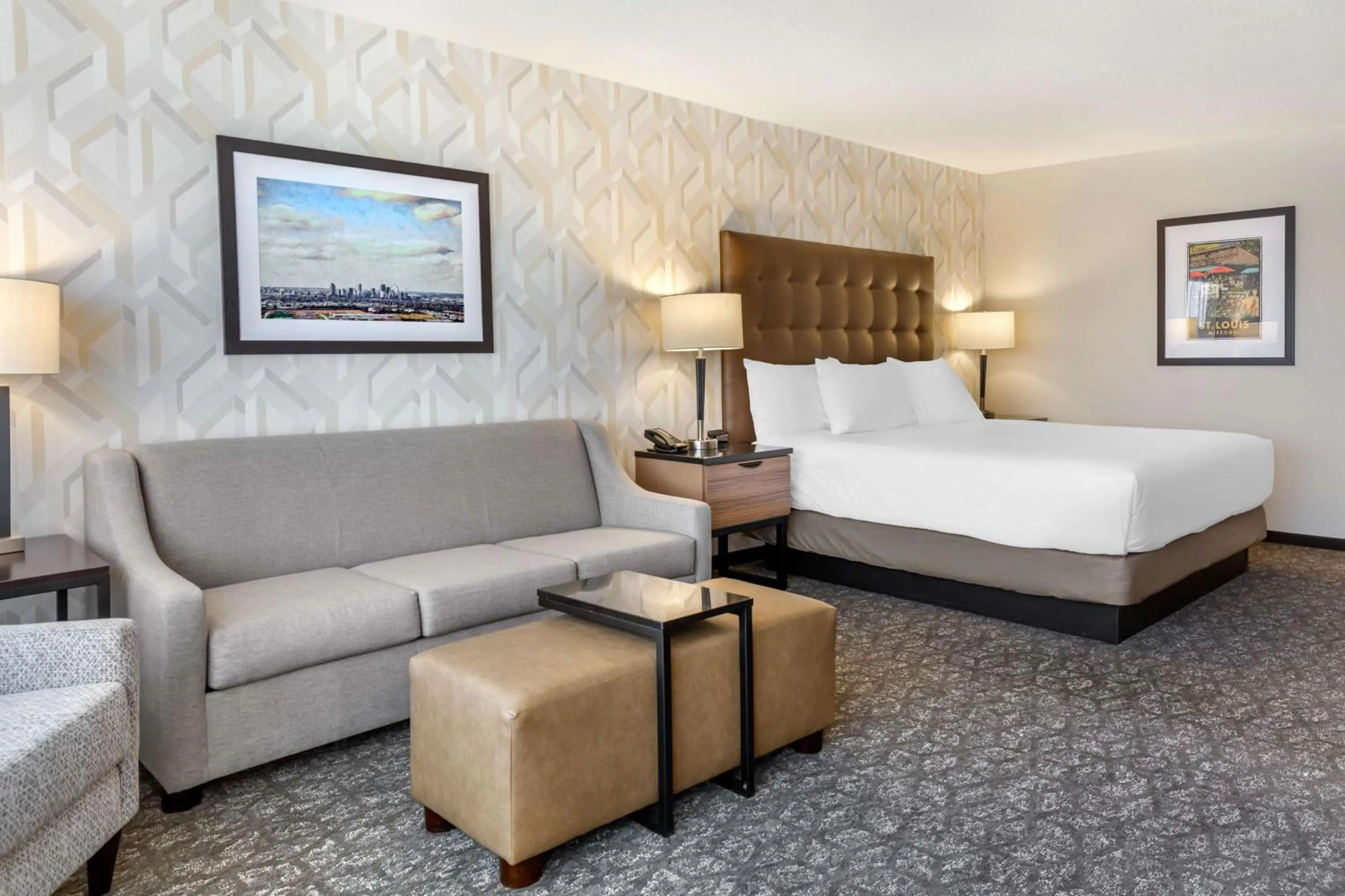 Bedroom, Bed in Drury Inn & Suites St. Louis-Southwest