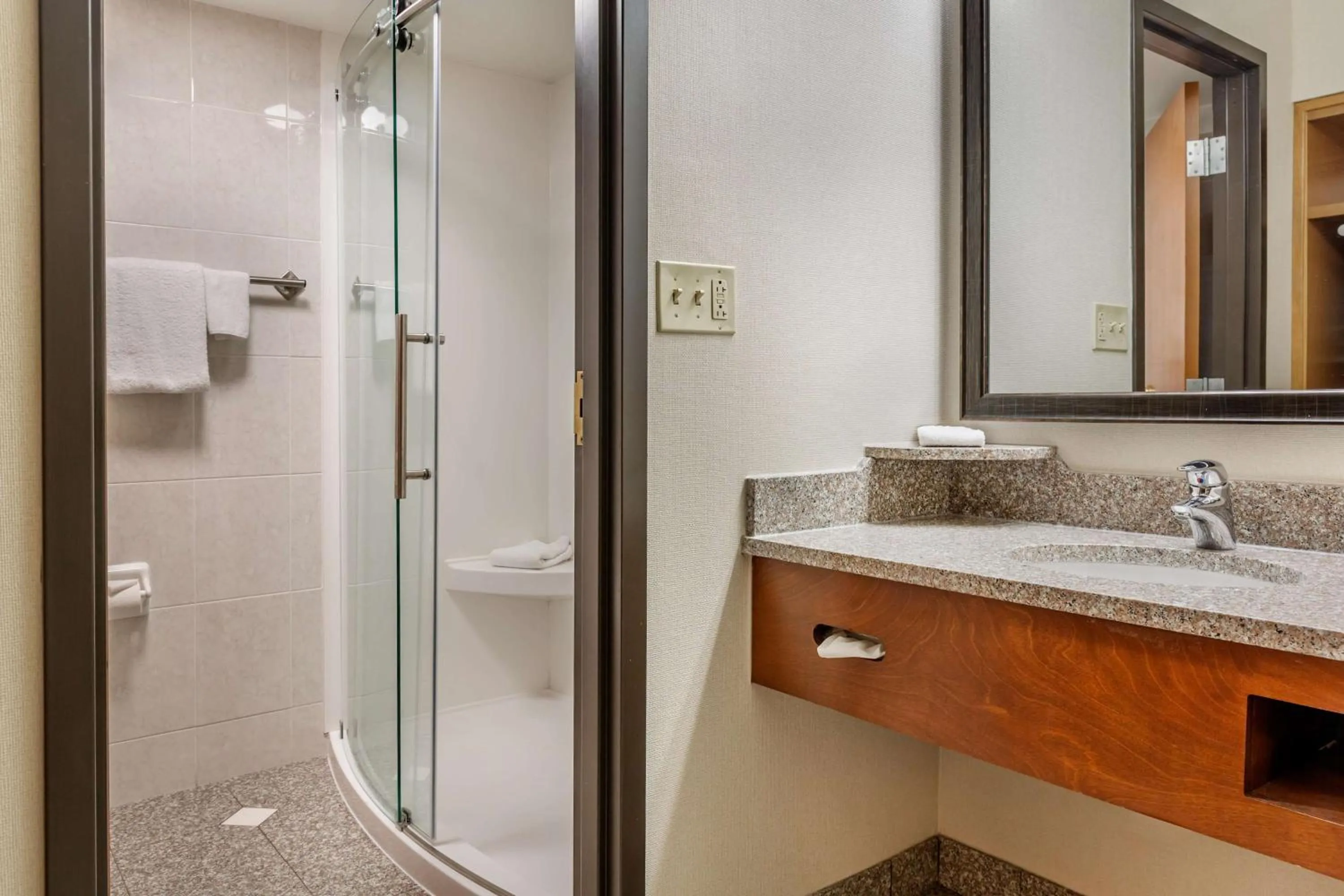 Bathroom in Drury Inn & Suites St. Louis-Southwest