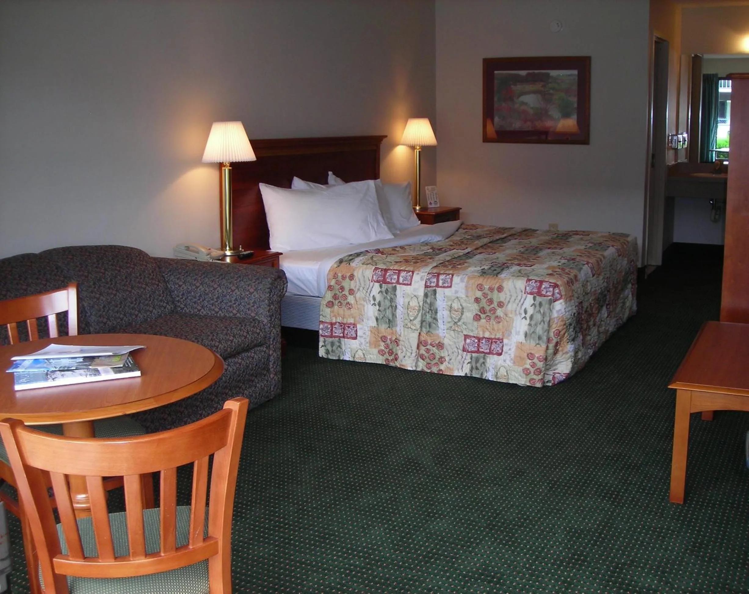 Bedroom, Bed in Atlantic Inn