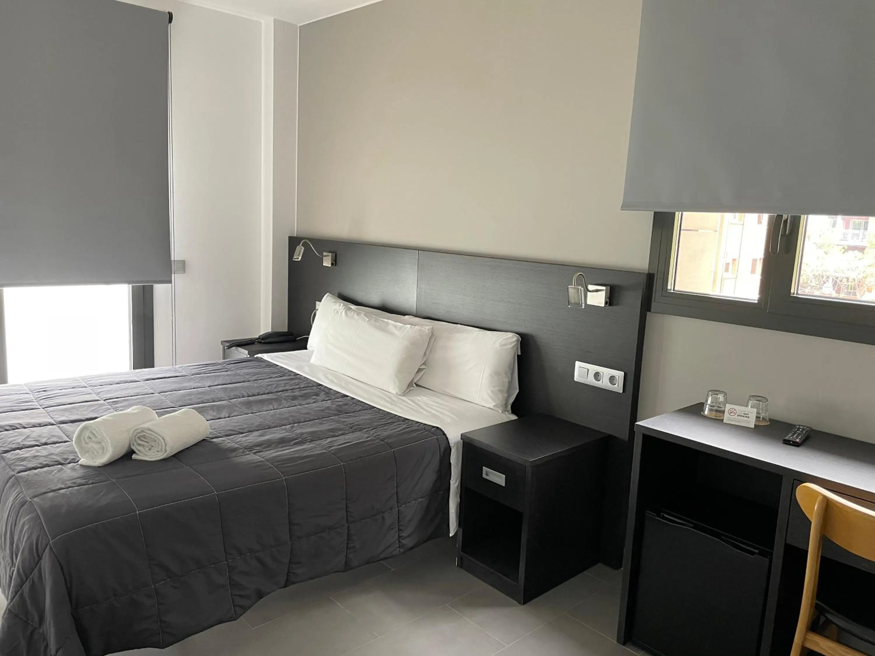 Photo of the whole room, Bed in 6 Bis HOTEL