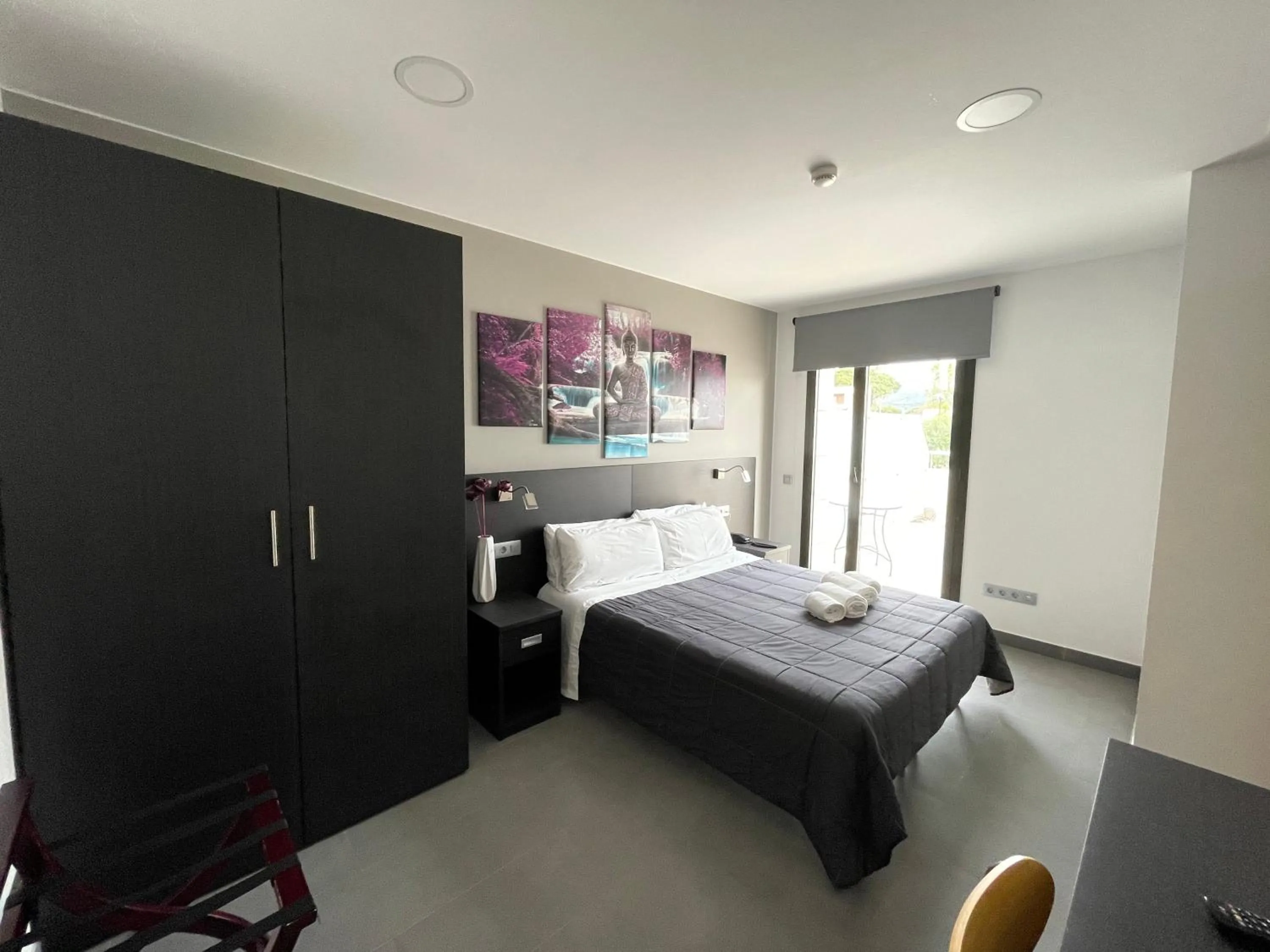 Photo of the whole room, Bed in 6 Bis HOTEL