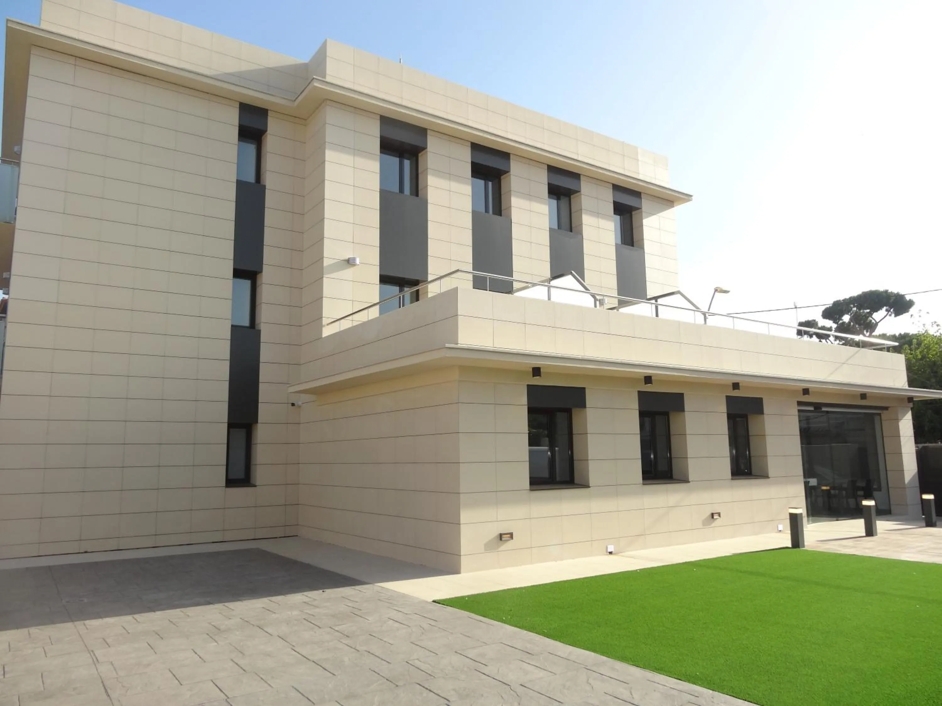 Property building in 6 Bis HOTEL