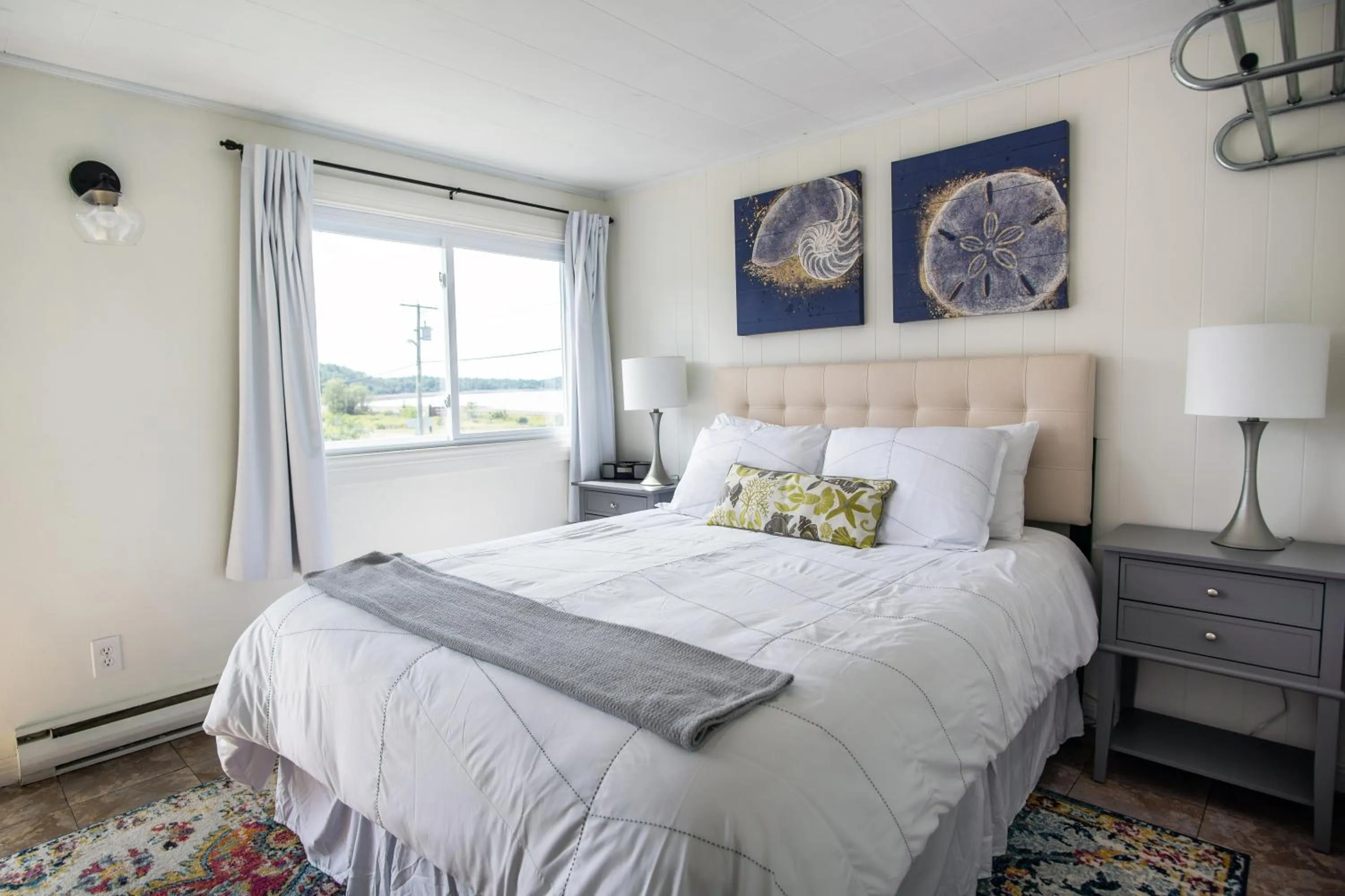 Bed in Friars Bay Inn & Cottages