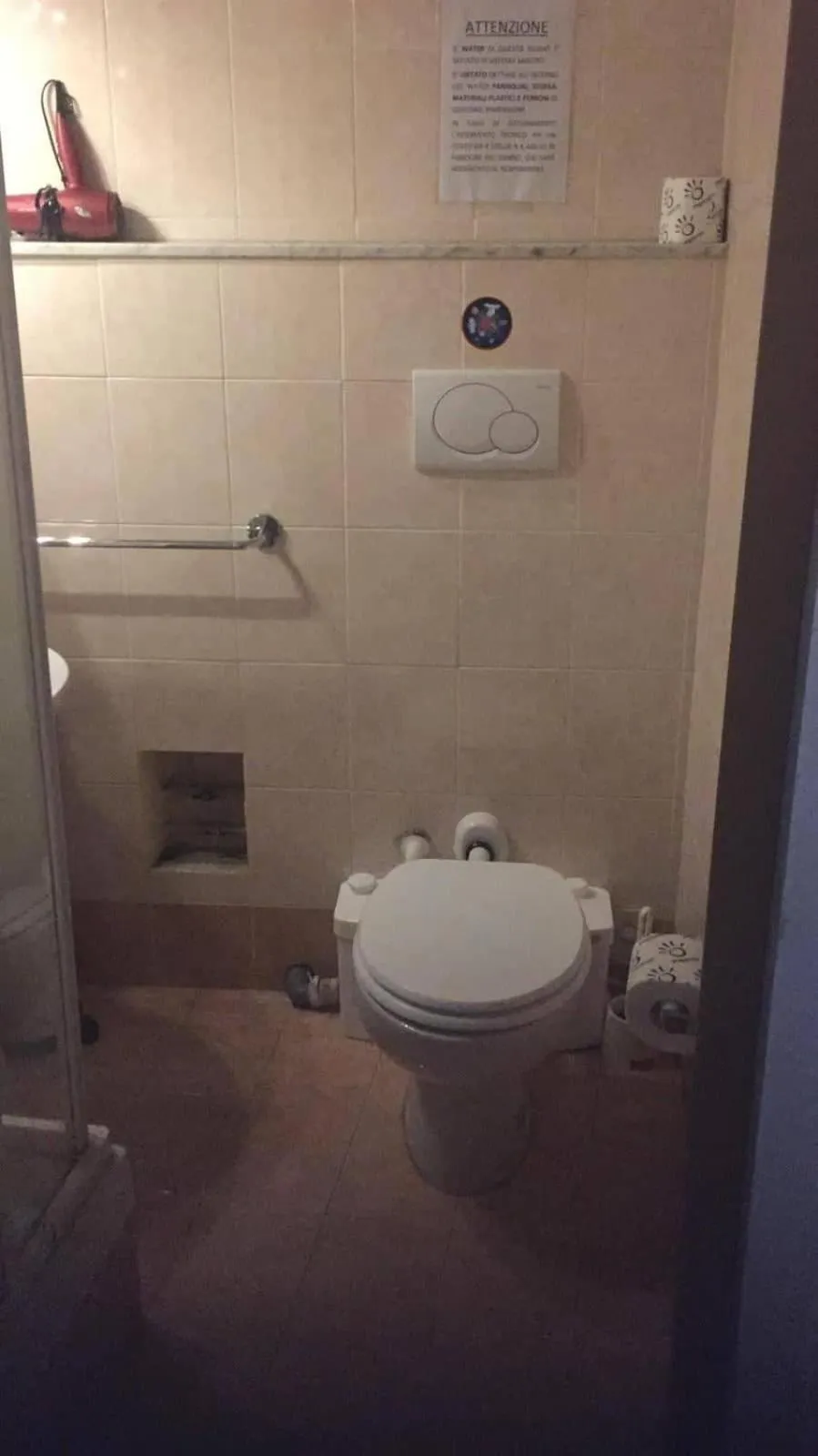 Bathroom in Gatto Bianco Picone 19