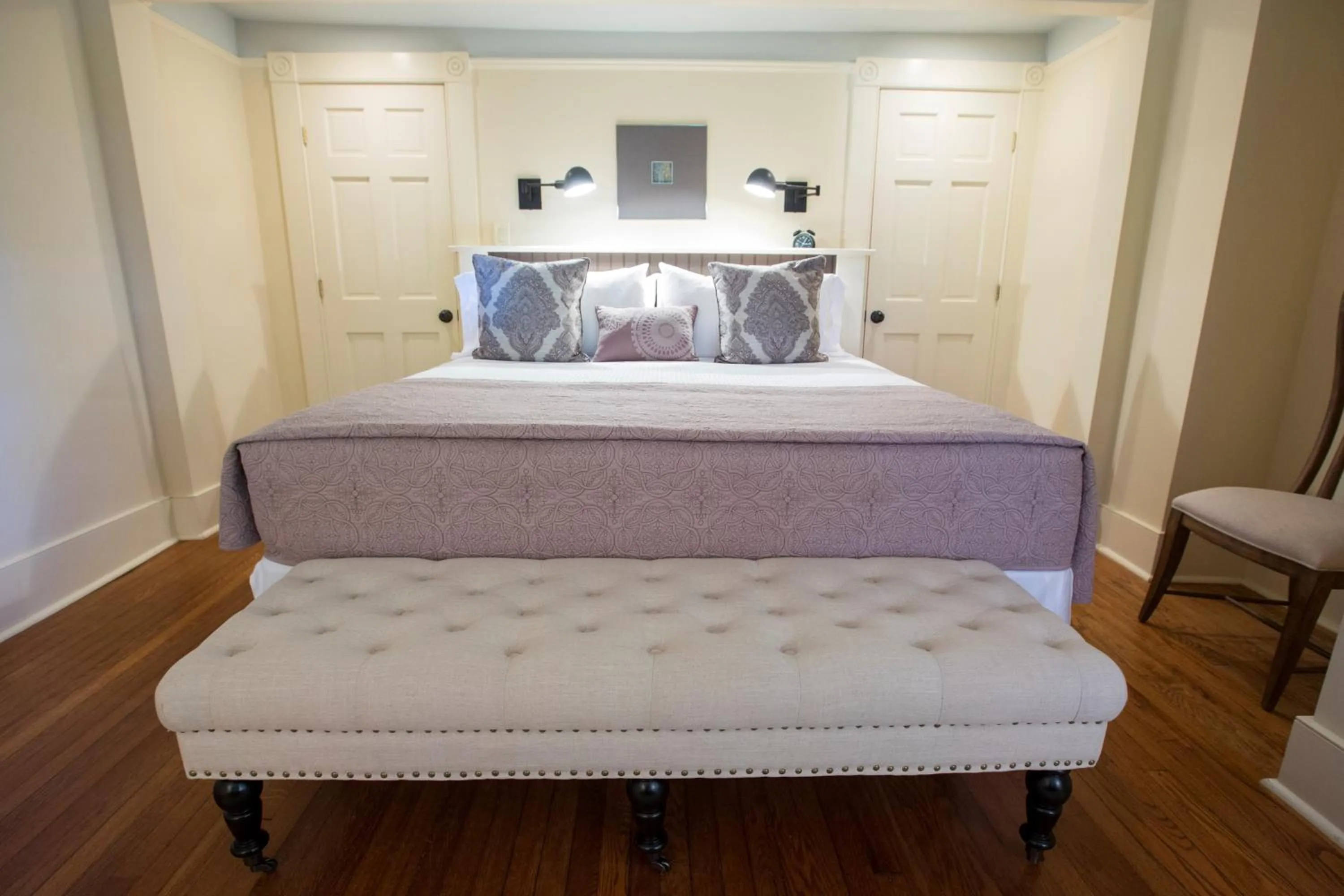 Bed in Gay Street Inn