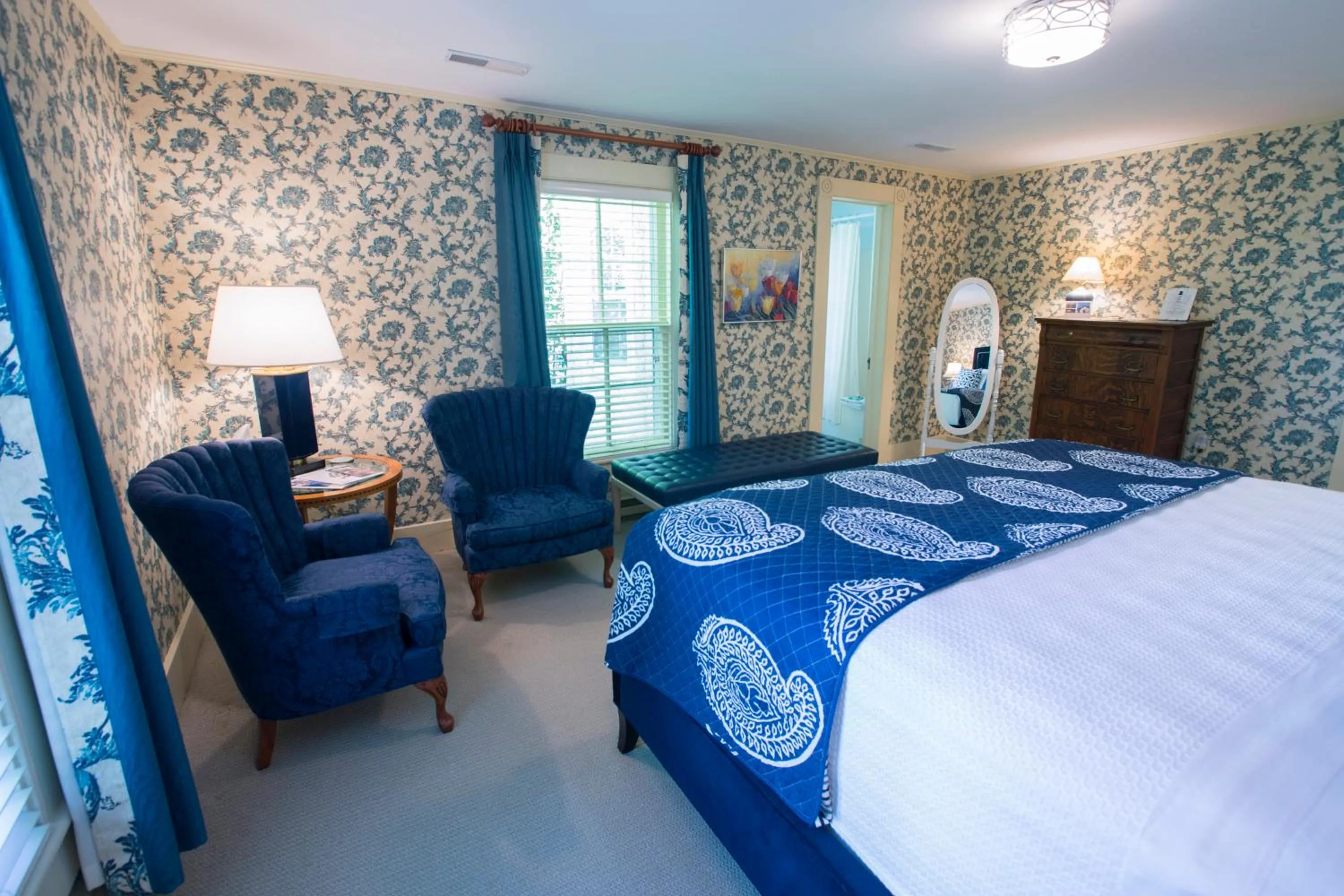 Bed in Gay Street Inn