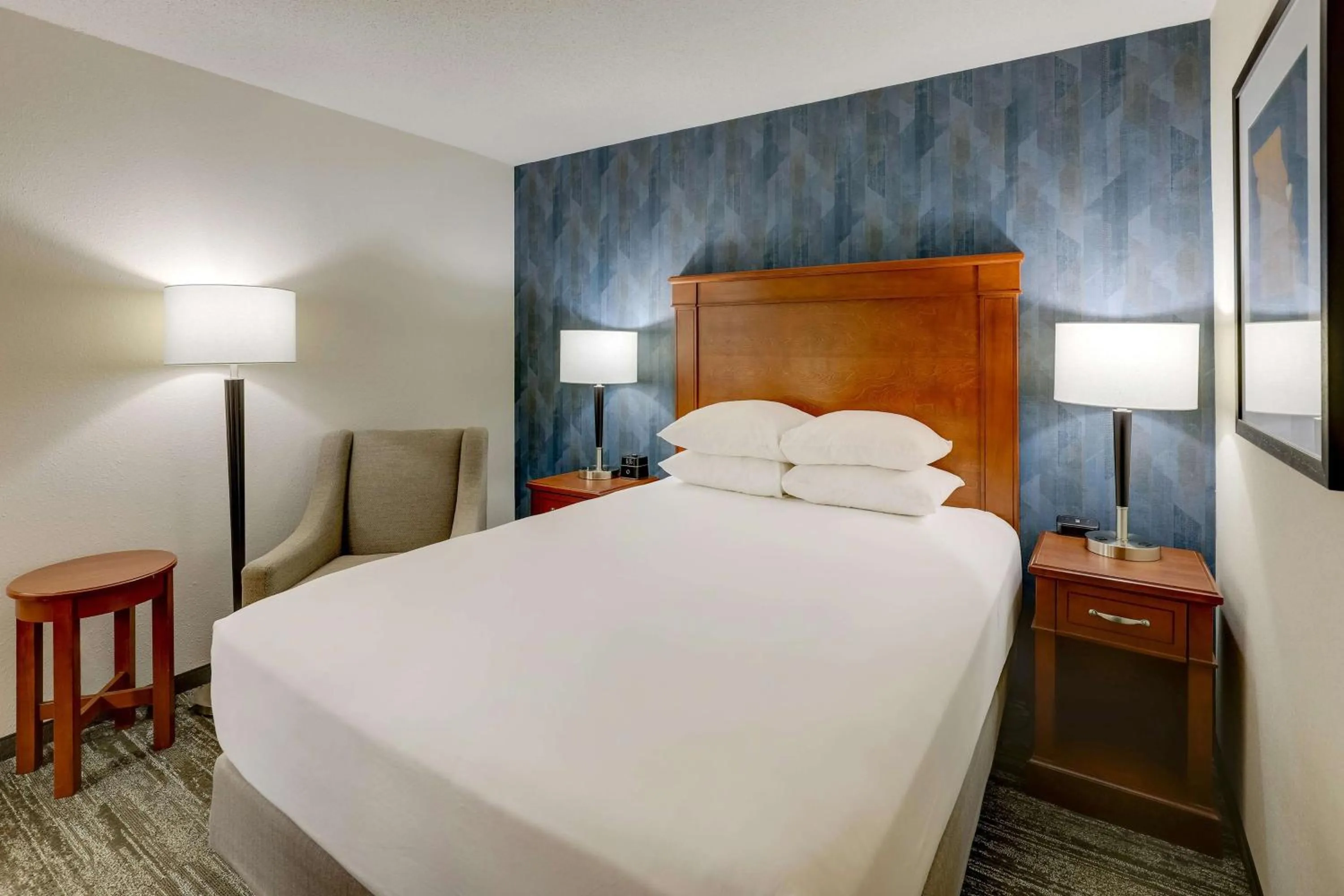 Bedroom, Bed in Drury Inn & Suites St. Louis St. Peters