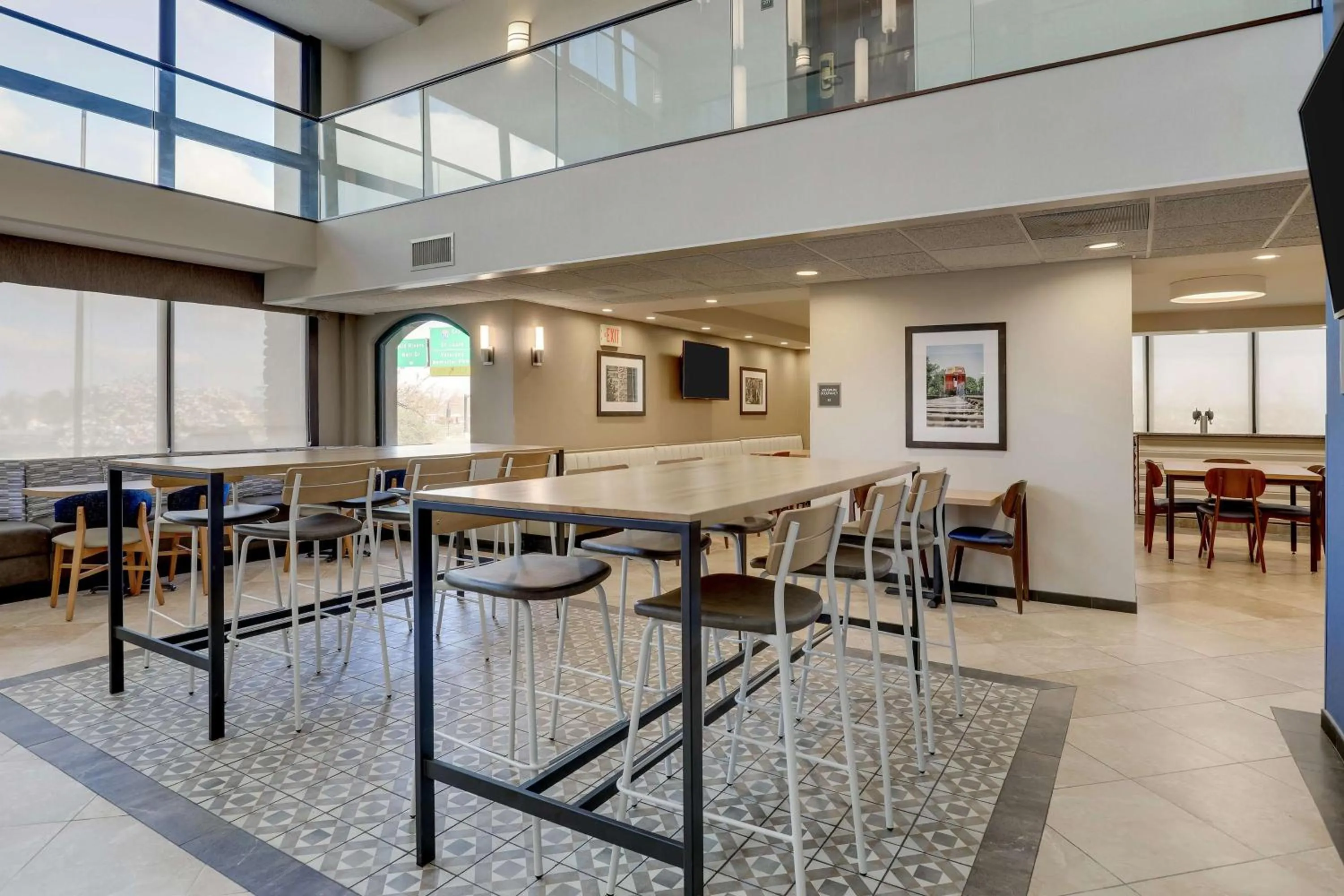 Restaurant/places to eat in Drury Inn & Suites St. Louis St. Peters