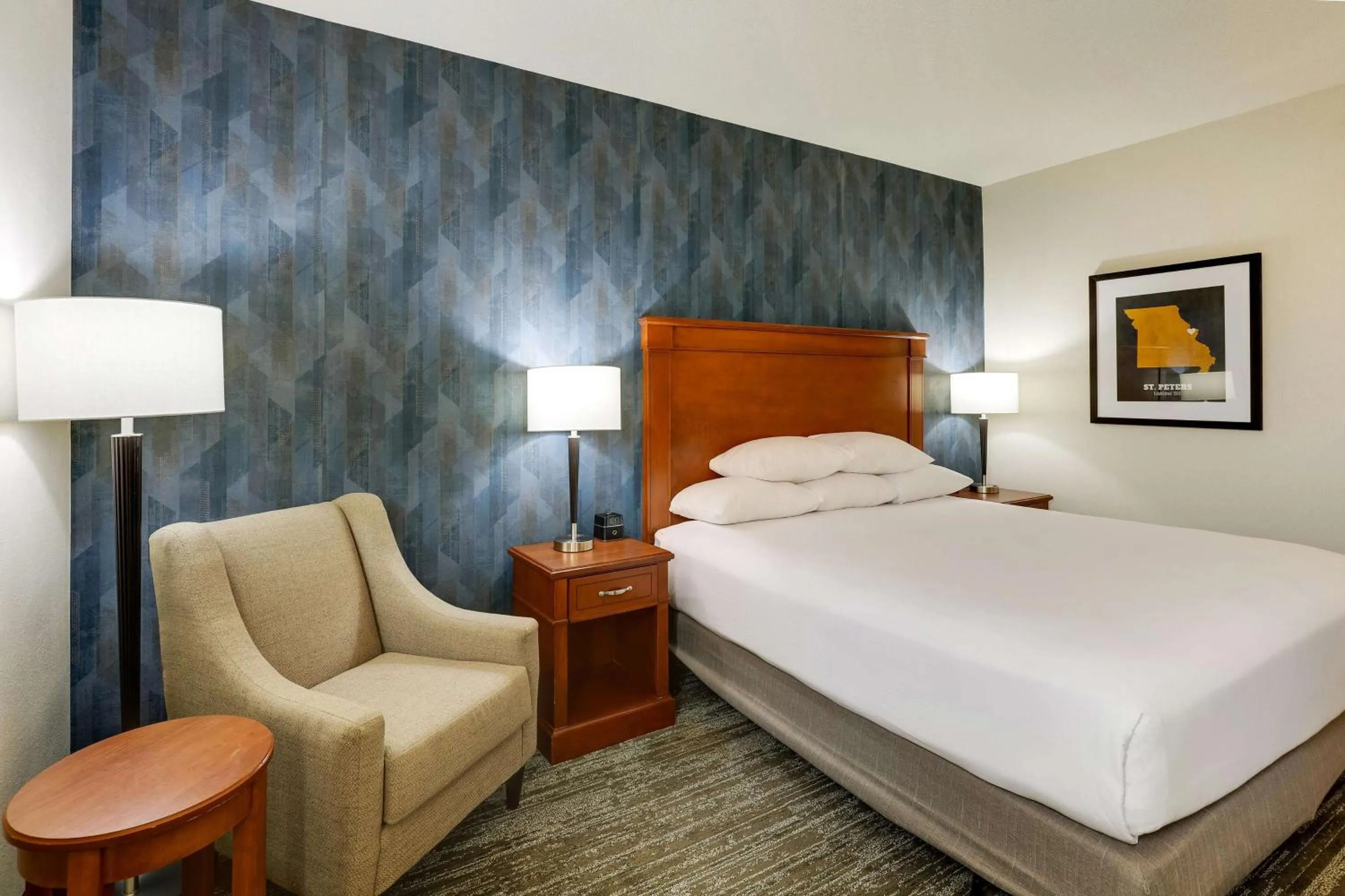 Bedroom, Bed in Drury Inn & Suites St. Louis St. Peters