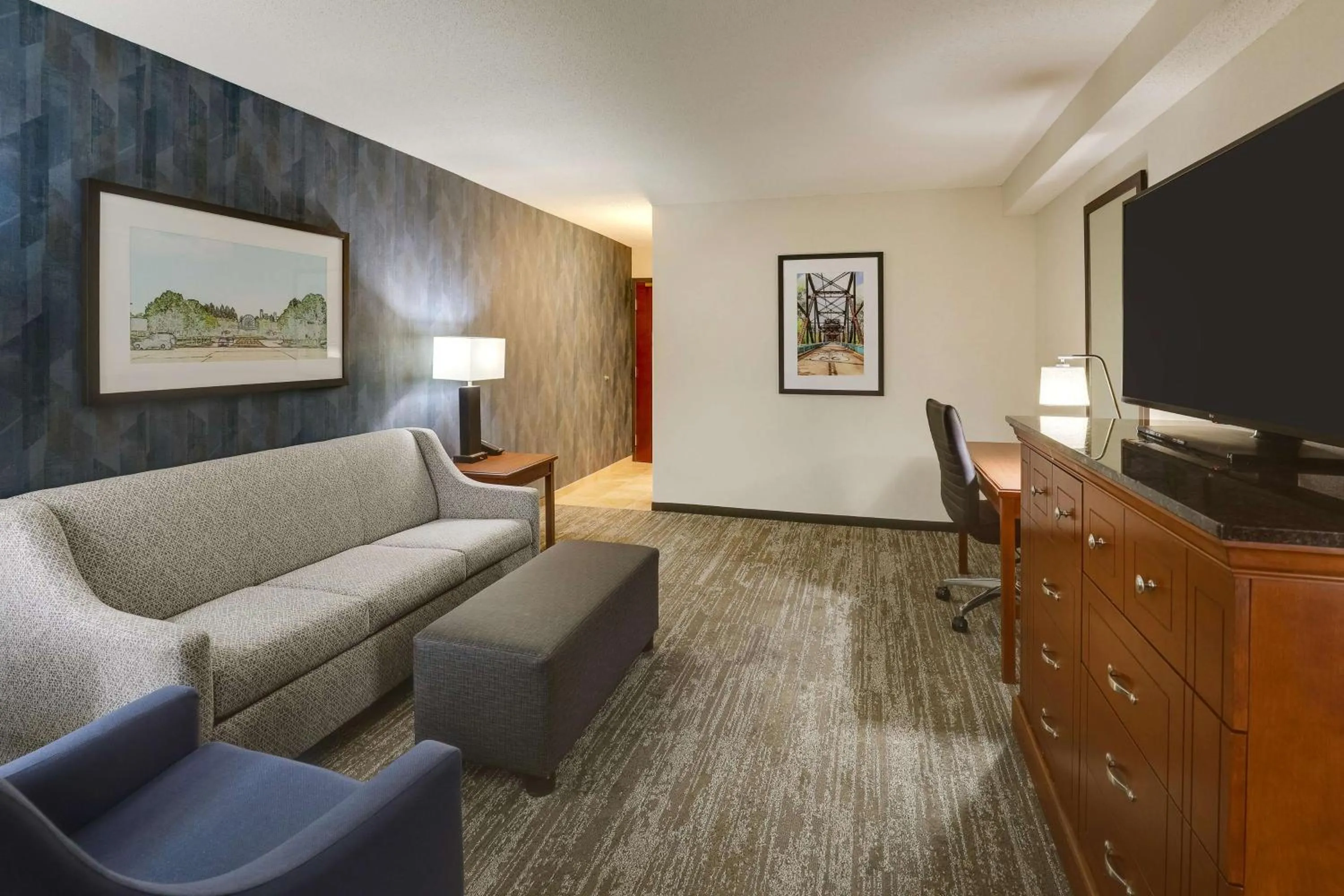 Bedroom in Drury Inn & Suites St. Louis St. Peters