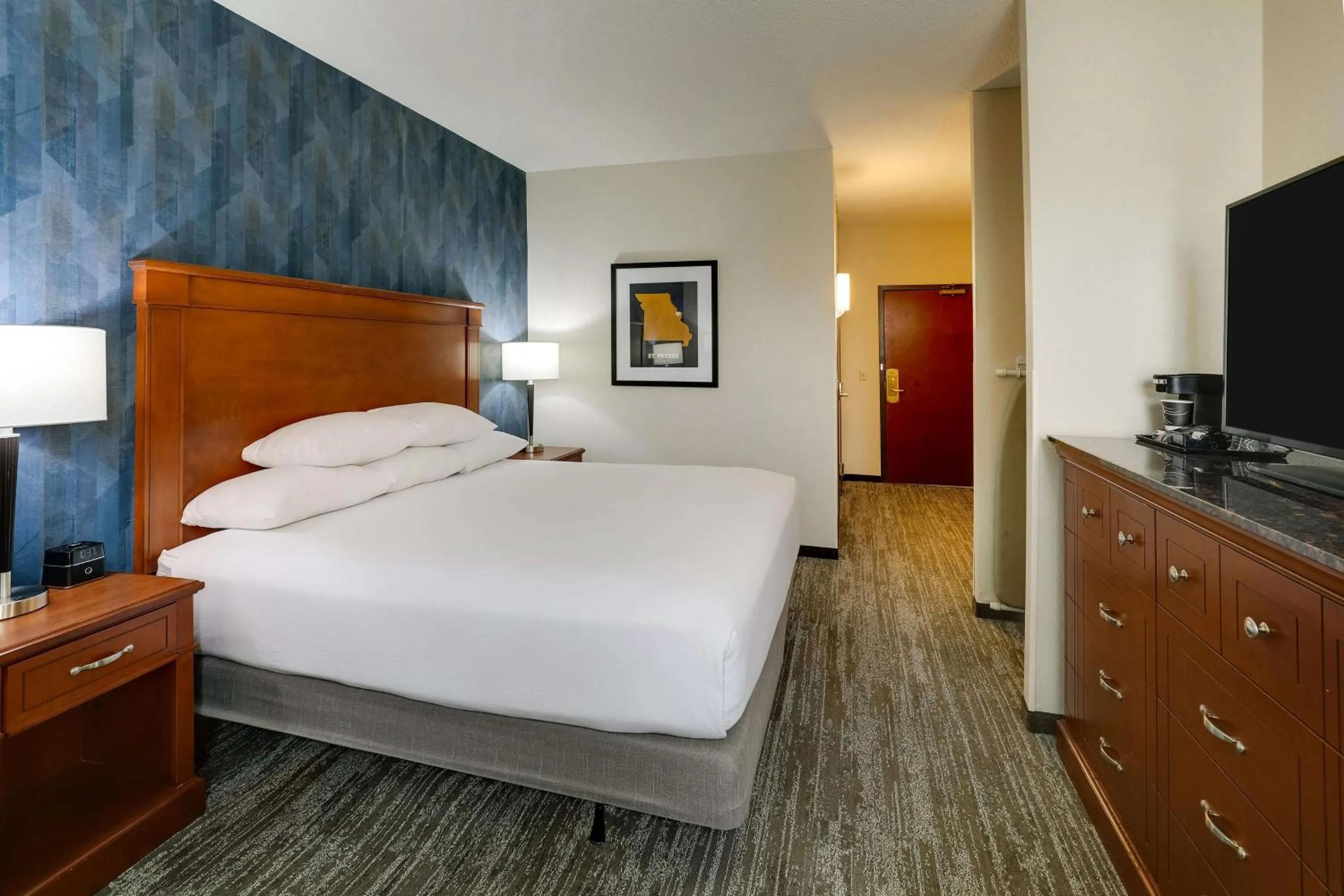 Bedroom, Bed in Drury Inn & Suites St. Louis St. Peters