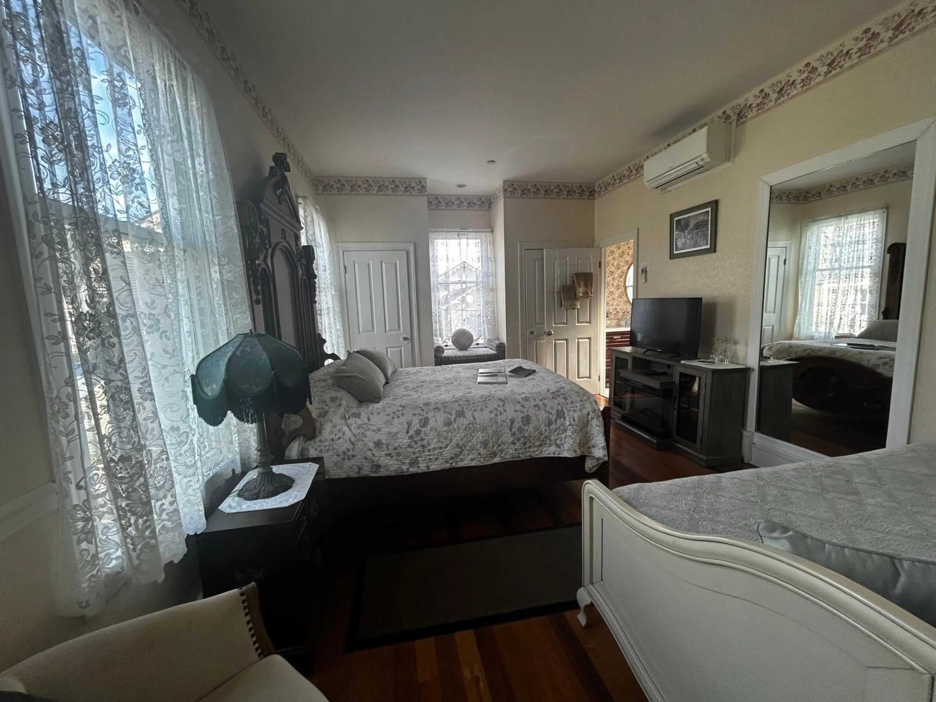 Bed in Beauclaires Bed & Breakfast