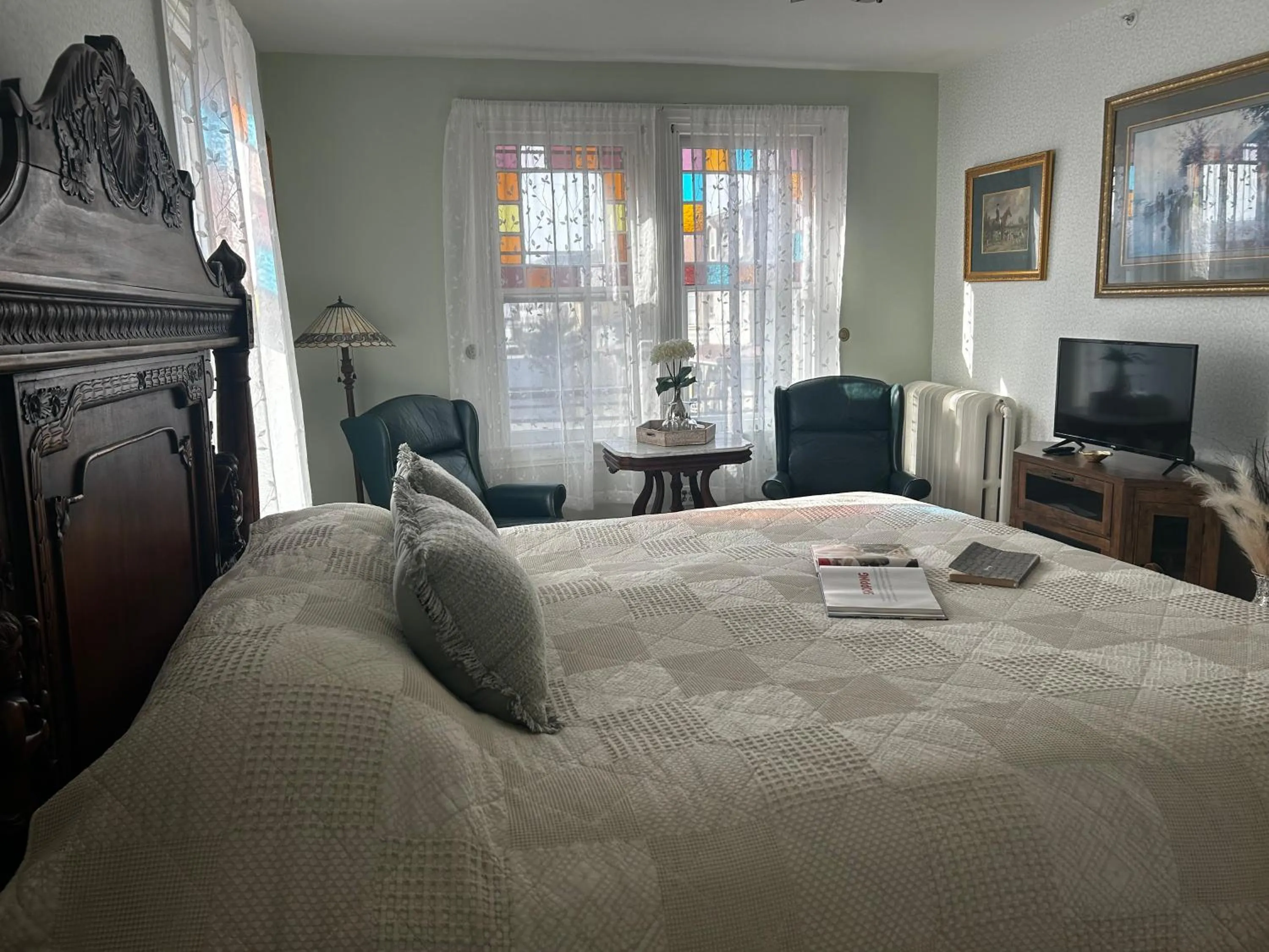 Bed in Beauclaires Bed & Breakfast