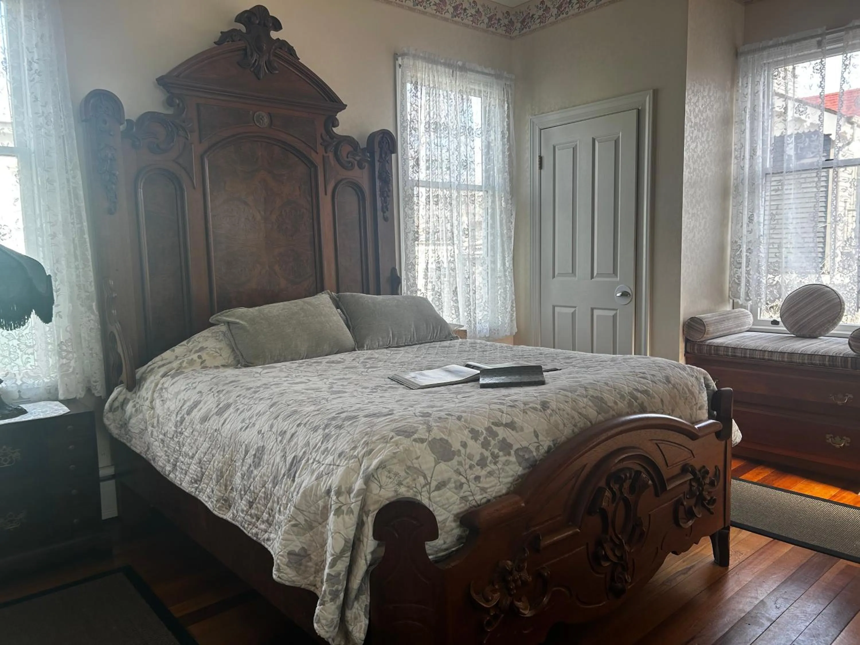 Bed in Beauclaires Bed & Breakfast