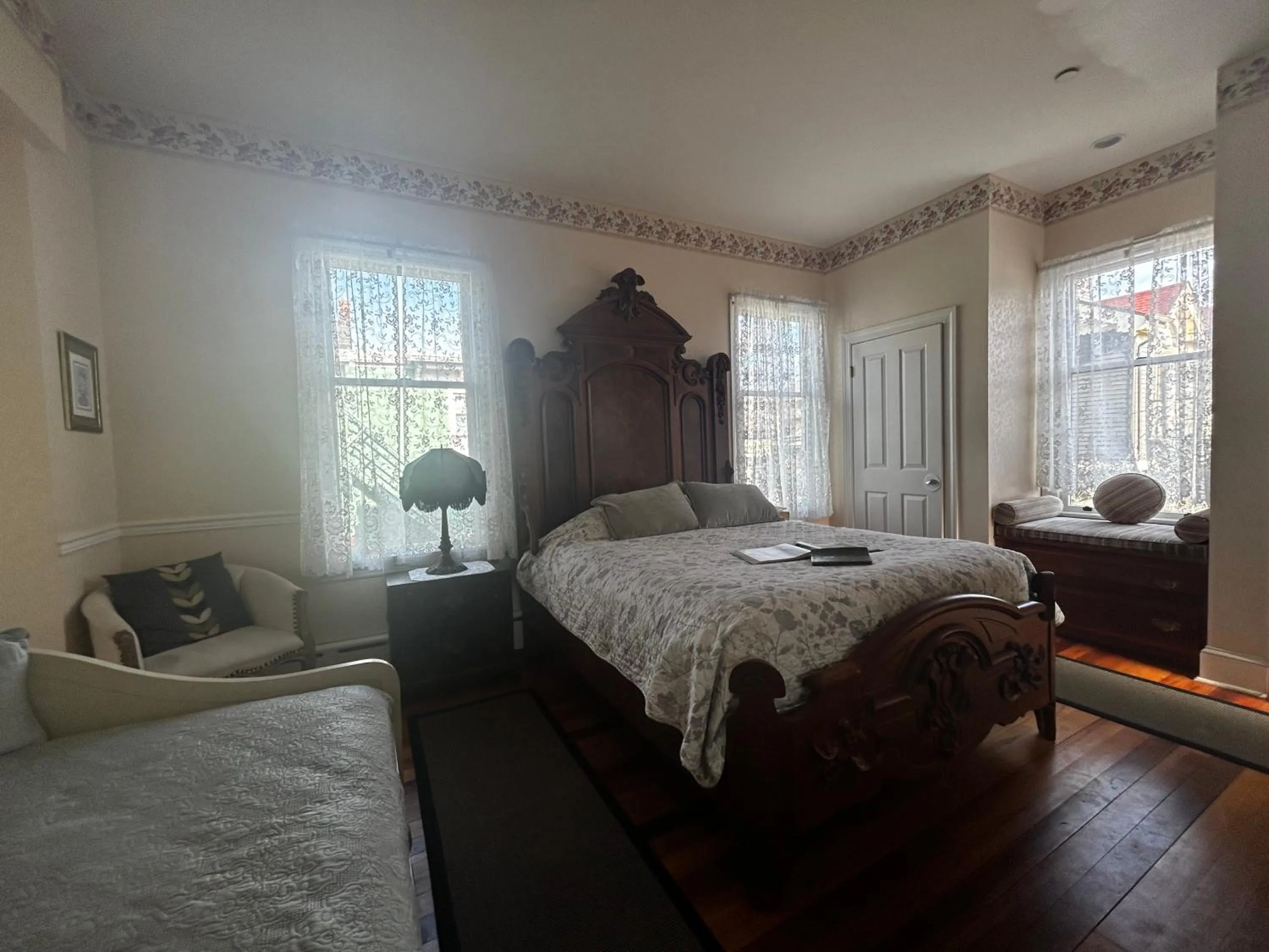 Bed in Beauclaires Bed & Breakfast