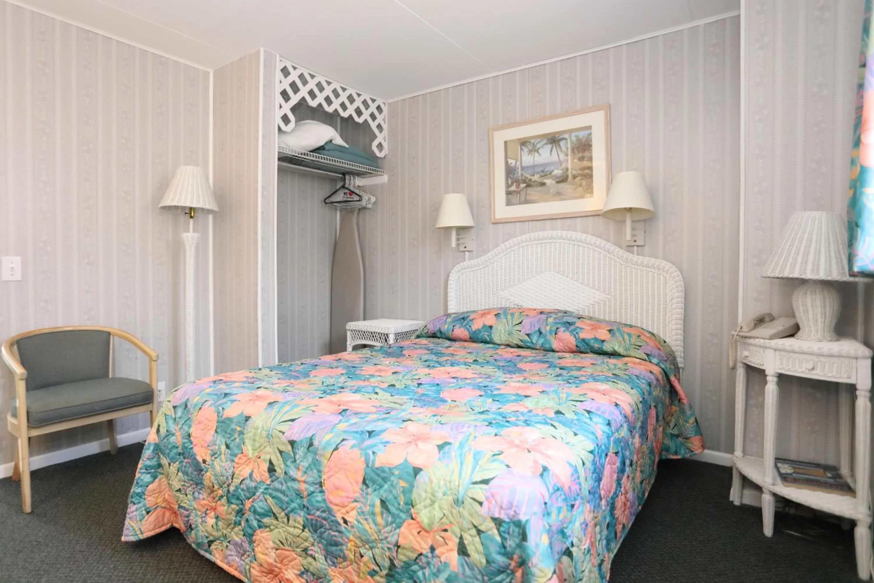 Bedroom, Bed in Commander by the Sea Motel