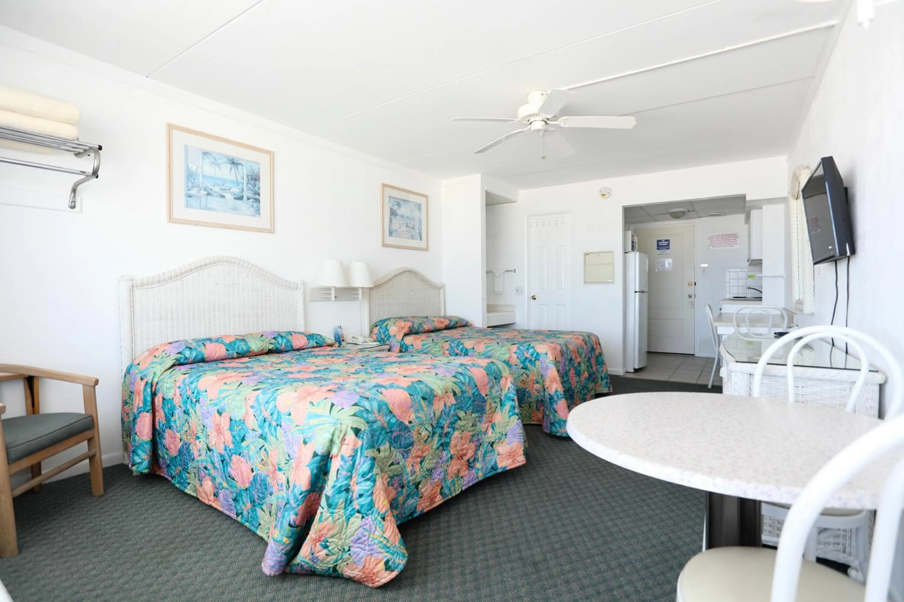 Photo of the whole room, Bed in Commander by the Sea Motel