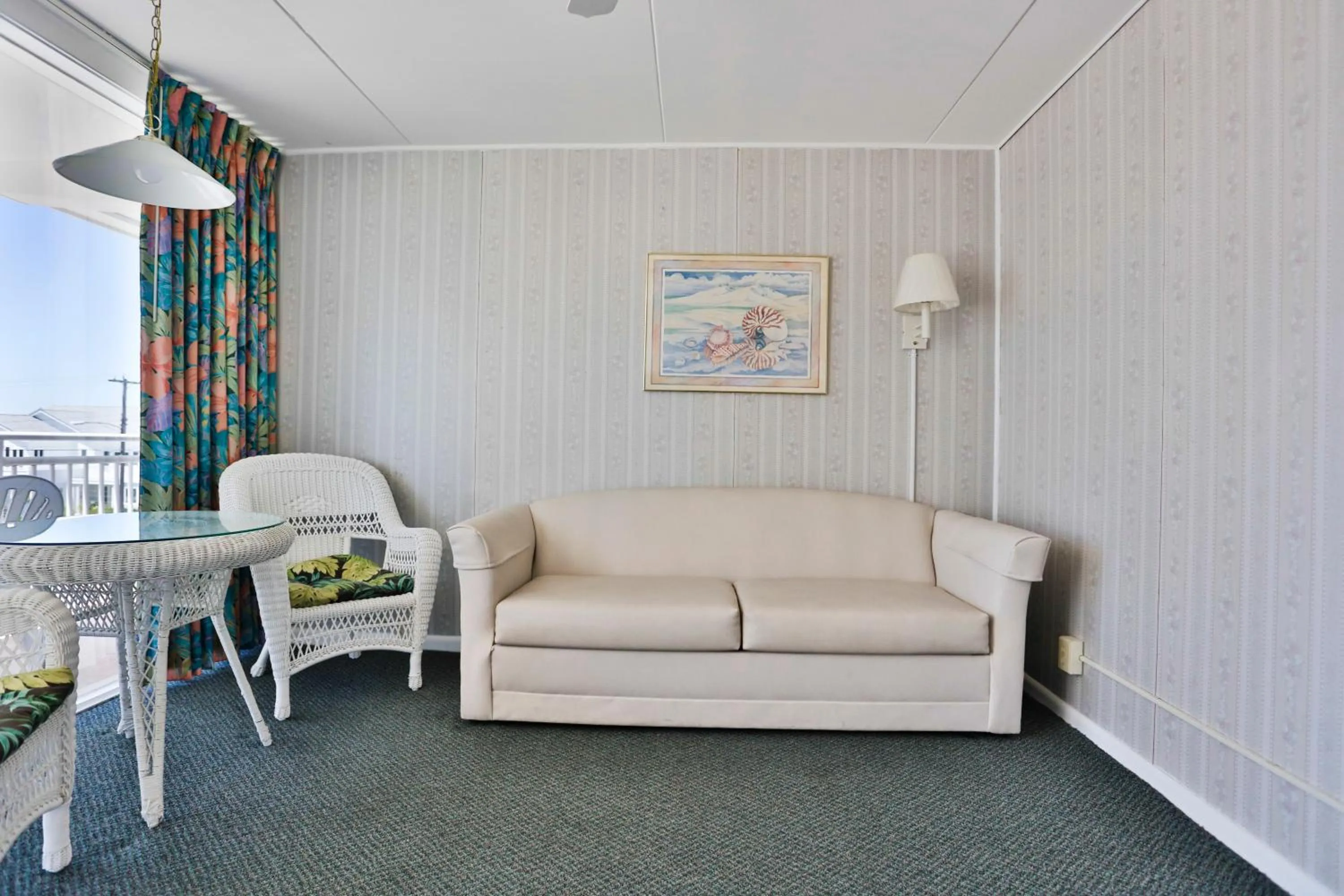 Living room in Commander by the Sea Motel