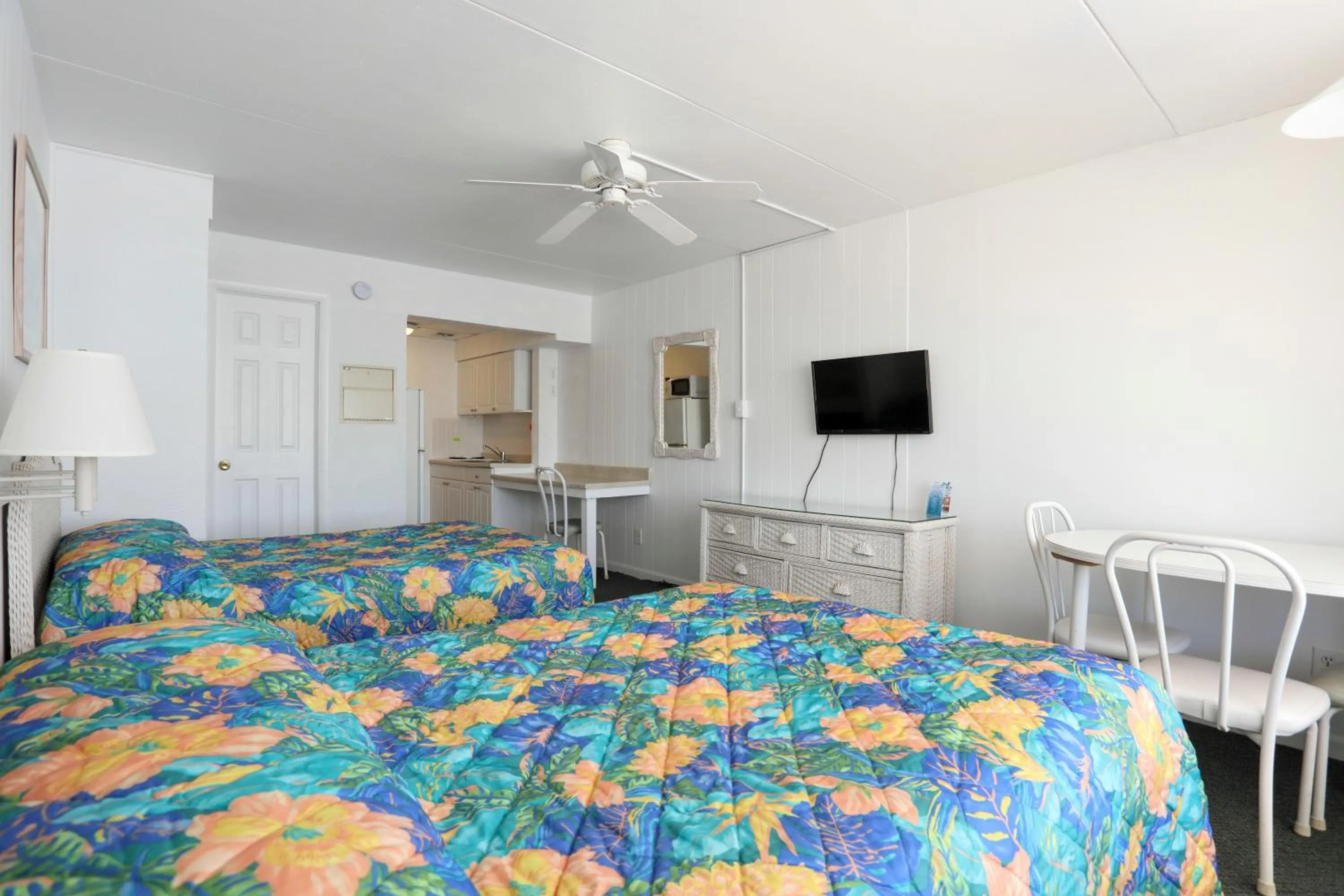 Photo of the whole room, Bed in Commander by the Sea Motel
