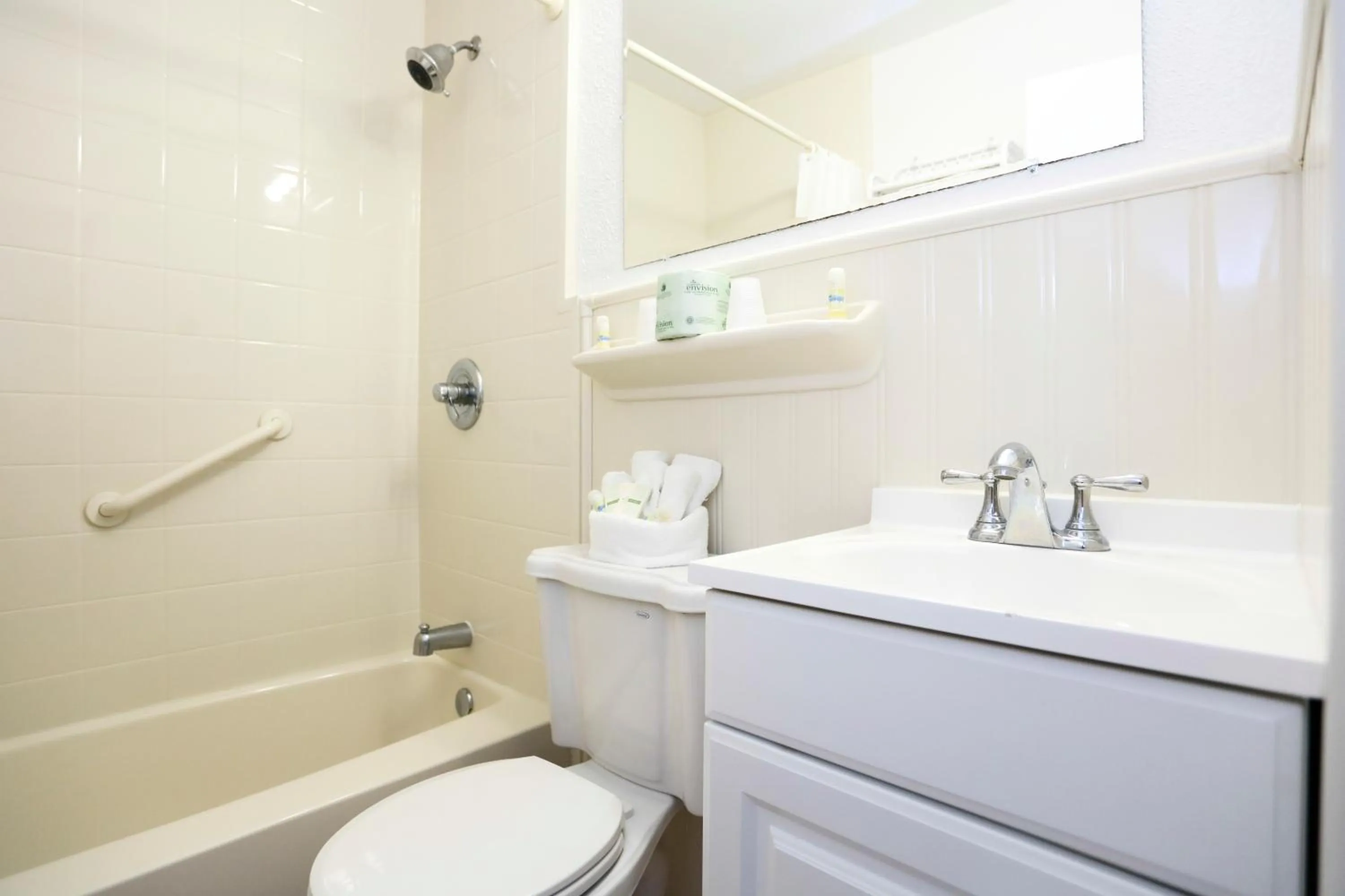 Bathroom in Commander by the Sea Motel