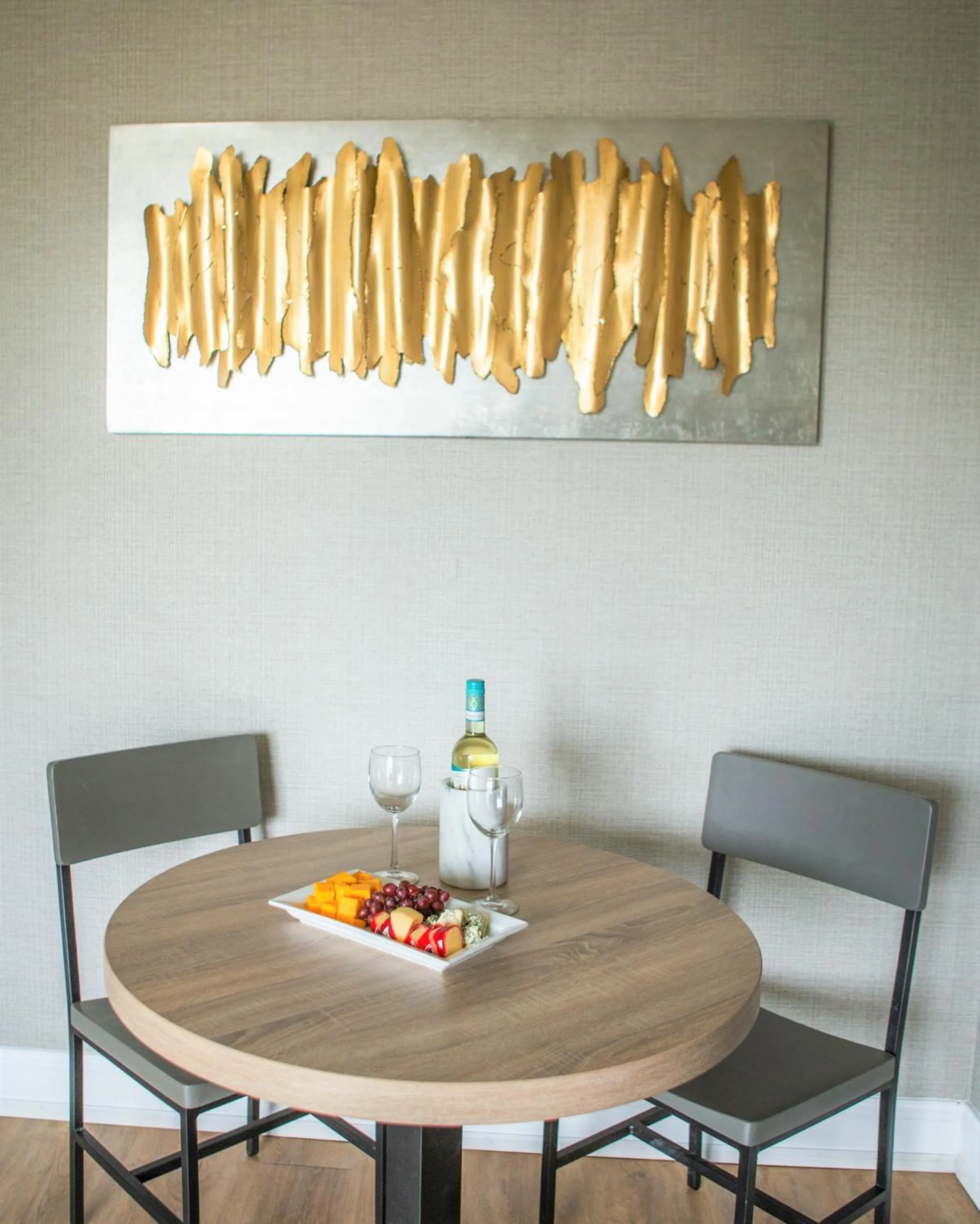 Seating area in Bristol Plaza Motel