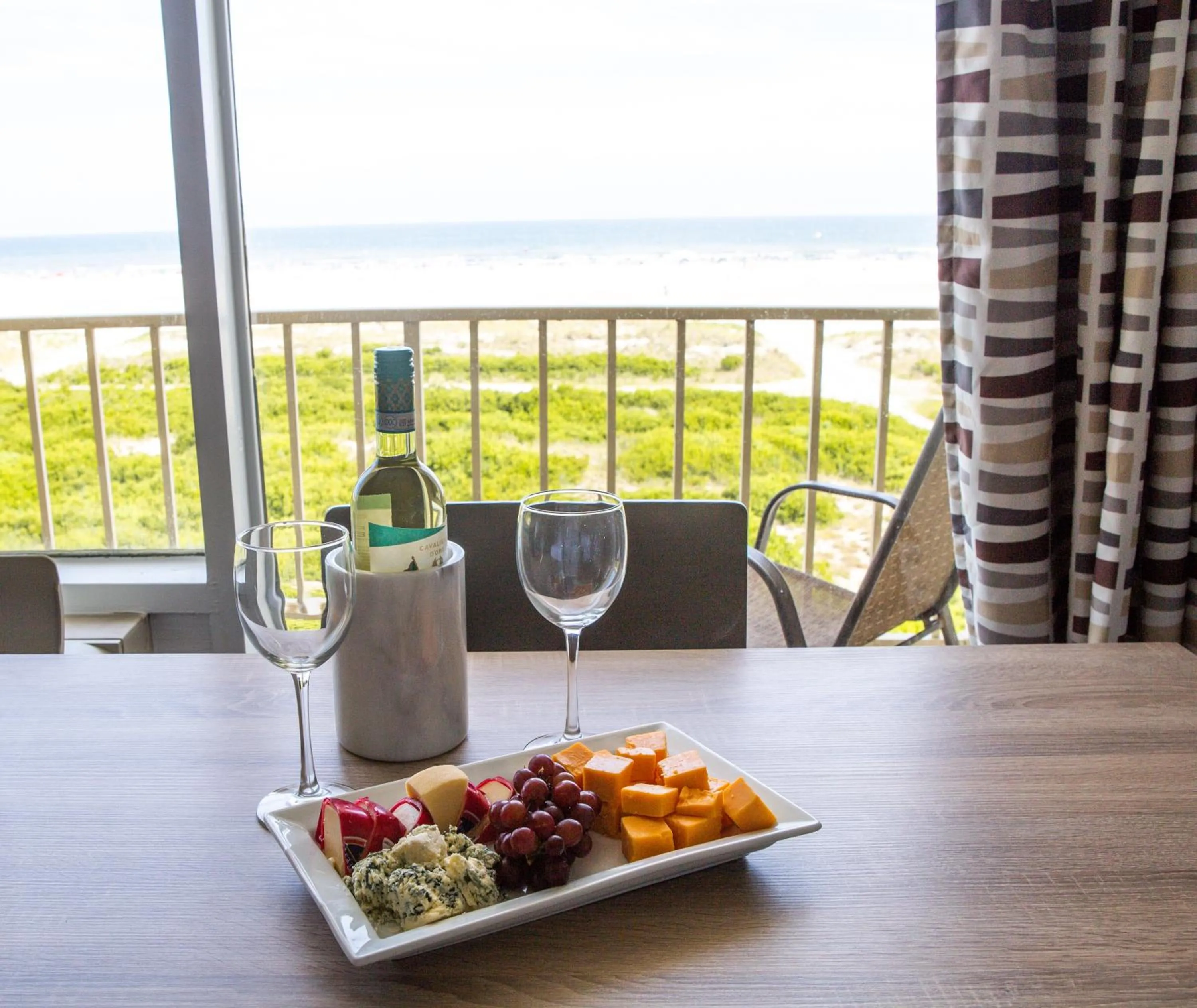 Sea view in Bristol Plaza Motel