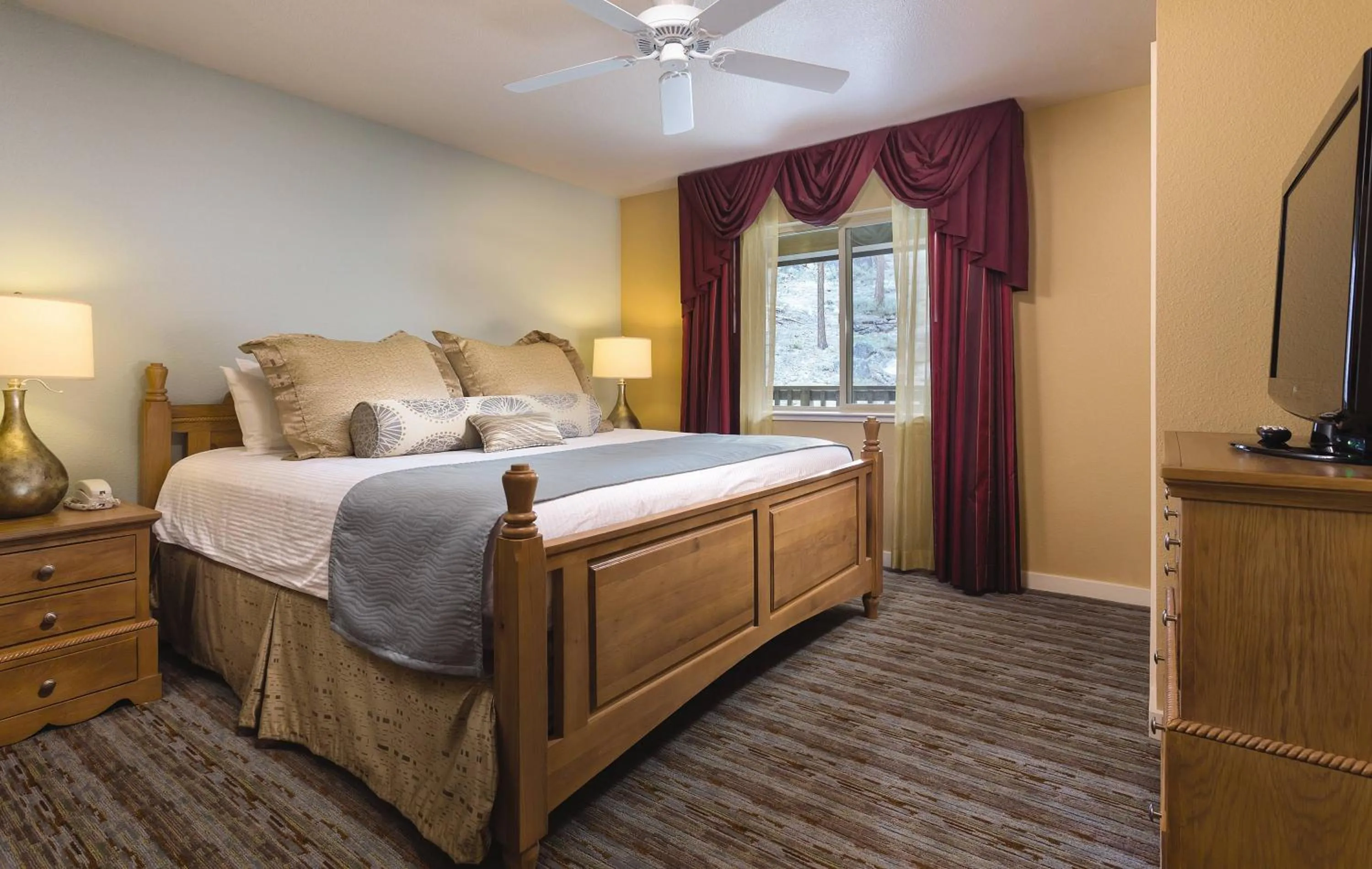 Photo of the whole room, Bed in WorldMark South Shore