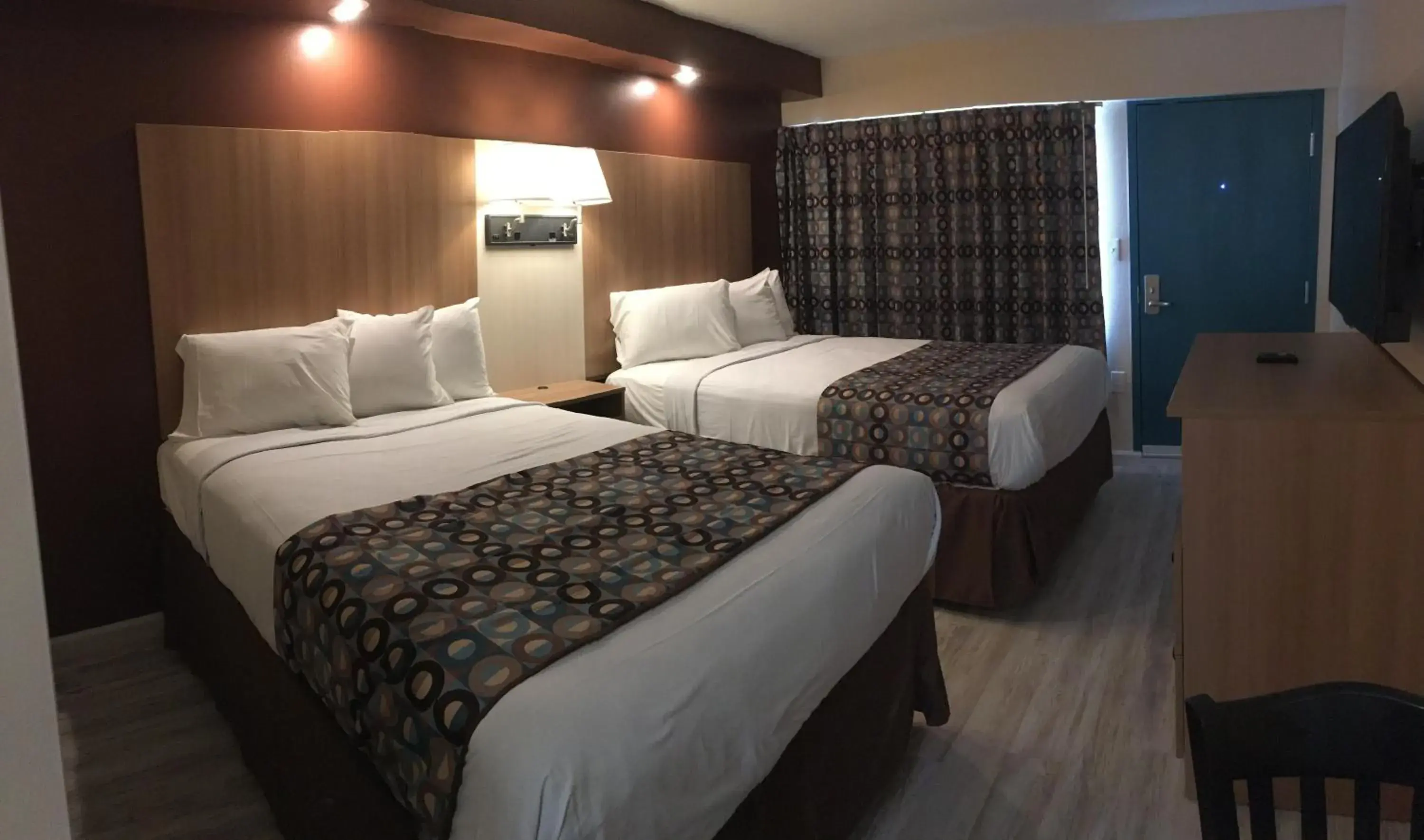 Deluxe Double Room - Non Smoking in Seahorse Inn Deluxe Double Room - Non Smoking in Seahorse Inn