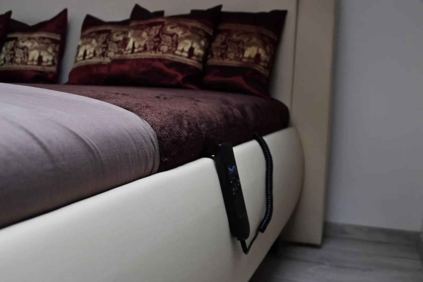 Bed in VIP suite hotel Heinz