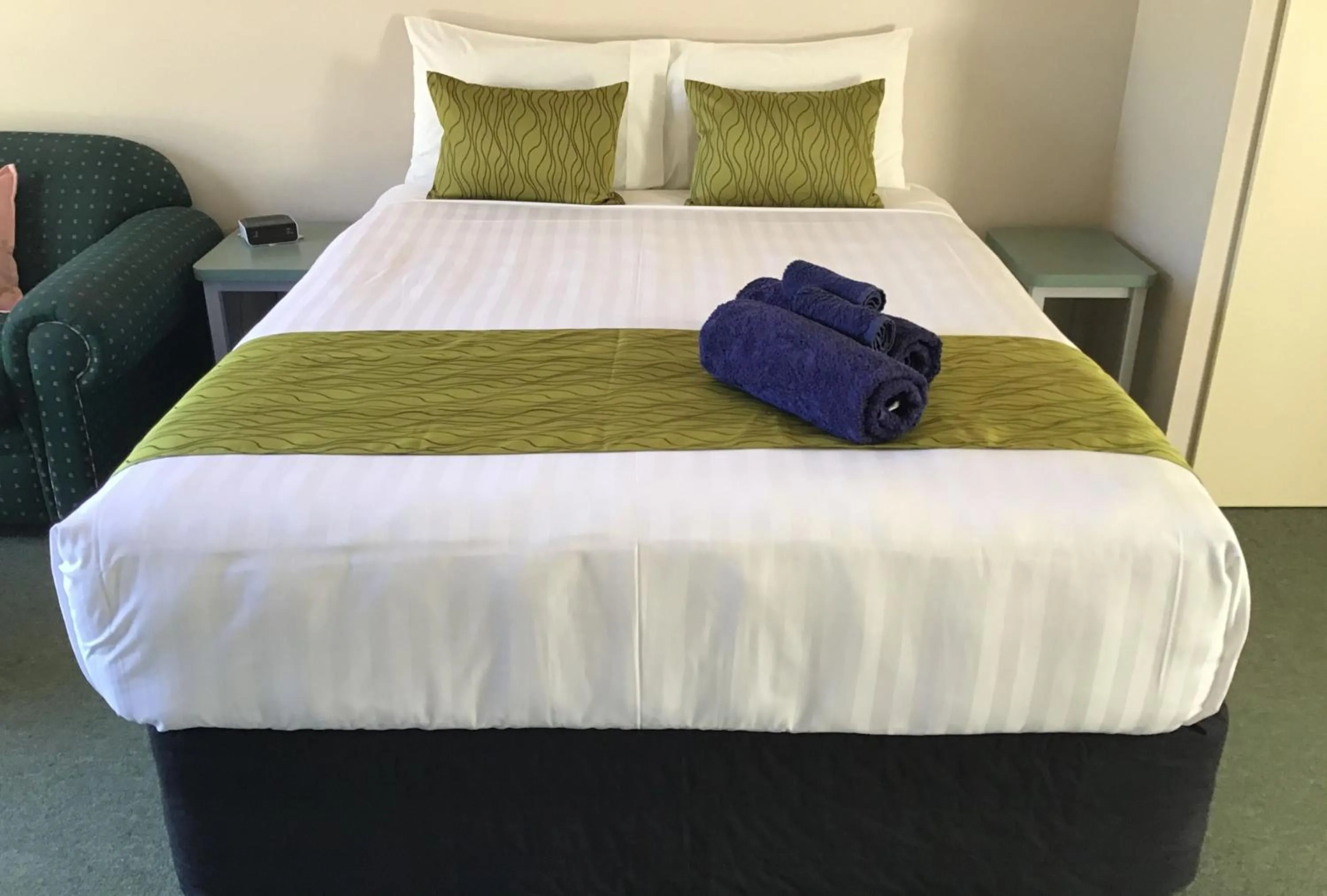 Bed in Avon City Motel