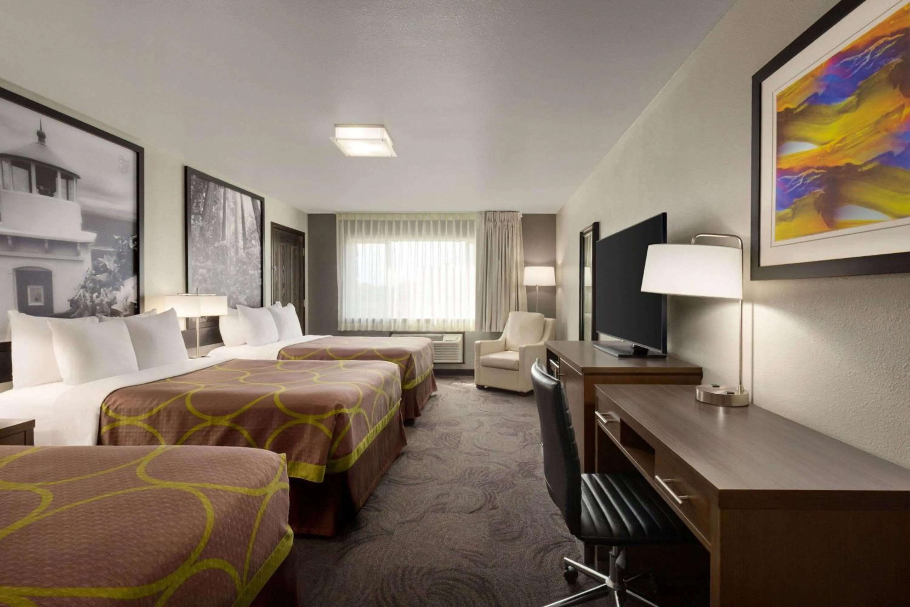 Photo of the whole room, Bed in Super 8 by Wyndham Eureka