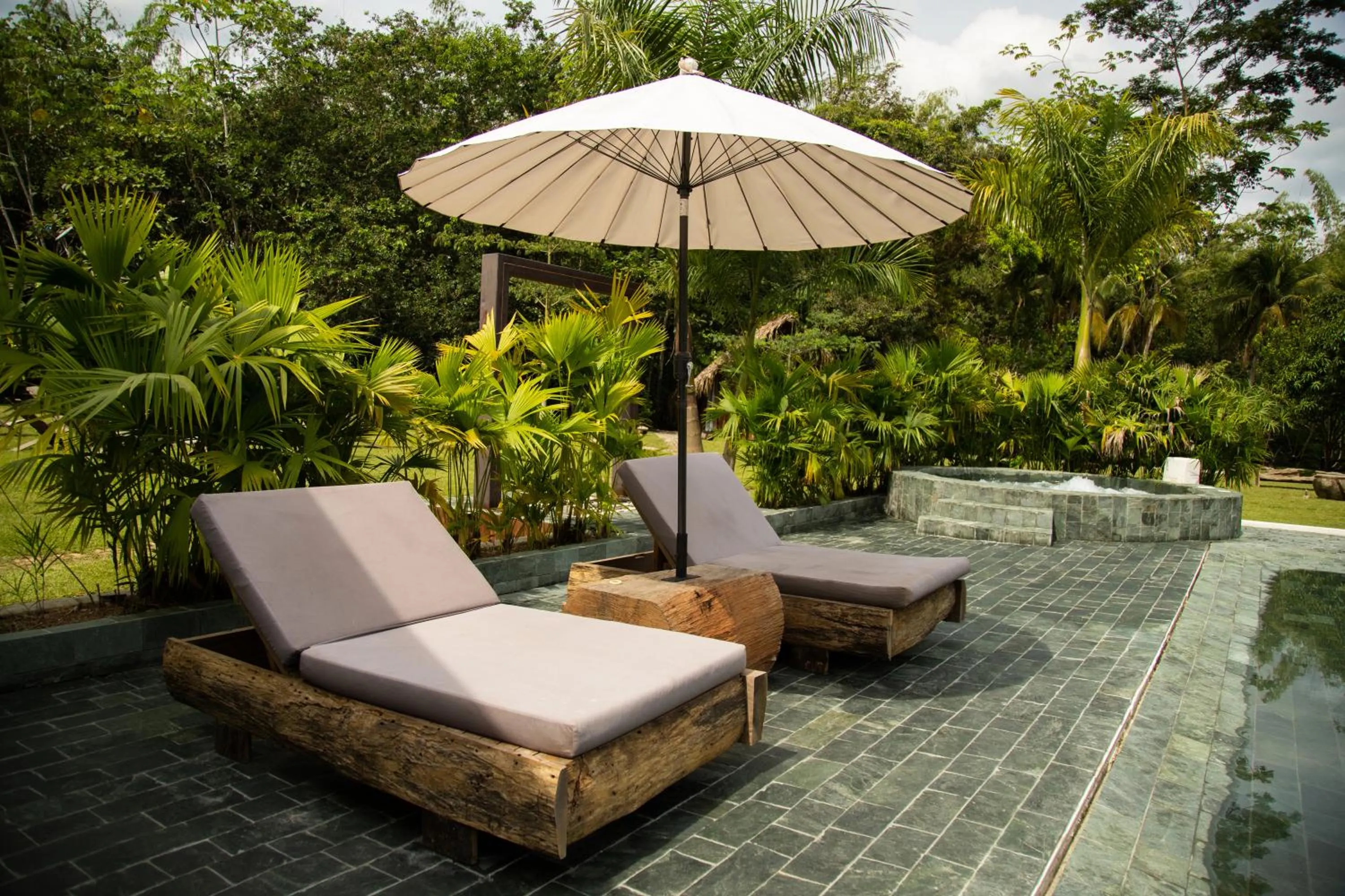 Swimming pool in El Rio Hotel