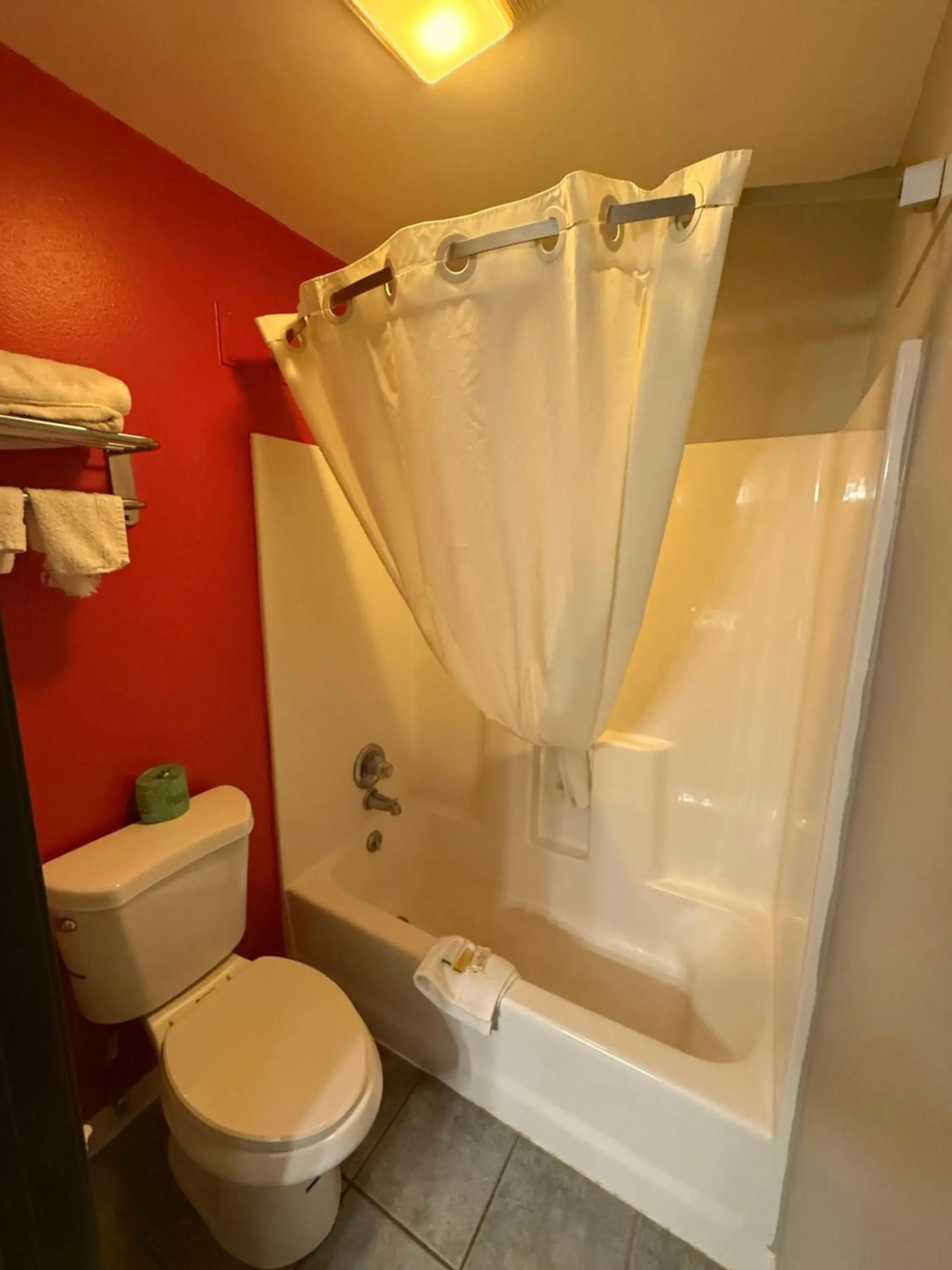 King Room - Non-Smoking in Super 8 by Wyndham Reedsburg King Room - Non-Smoking in Super 8 by Wyndham Reedsburg