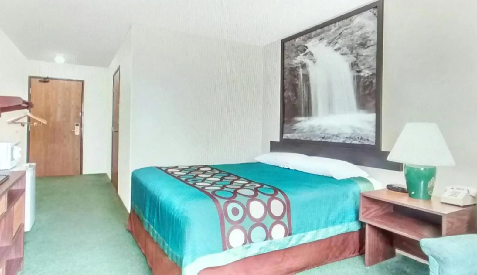 Queen Room - Non-Smoking in Super 8 by Wyndham Reedsburg