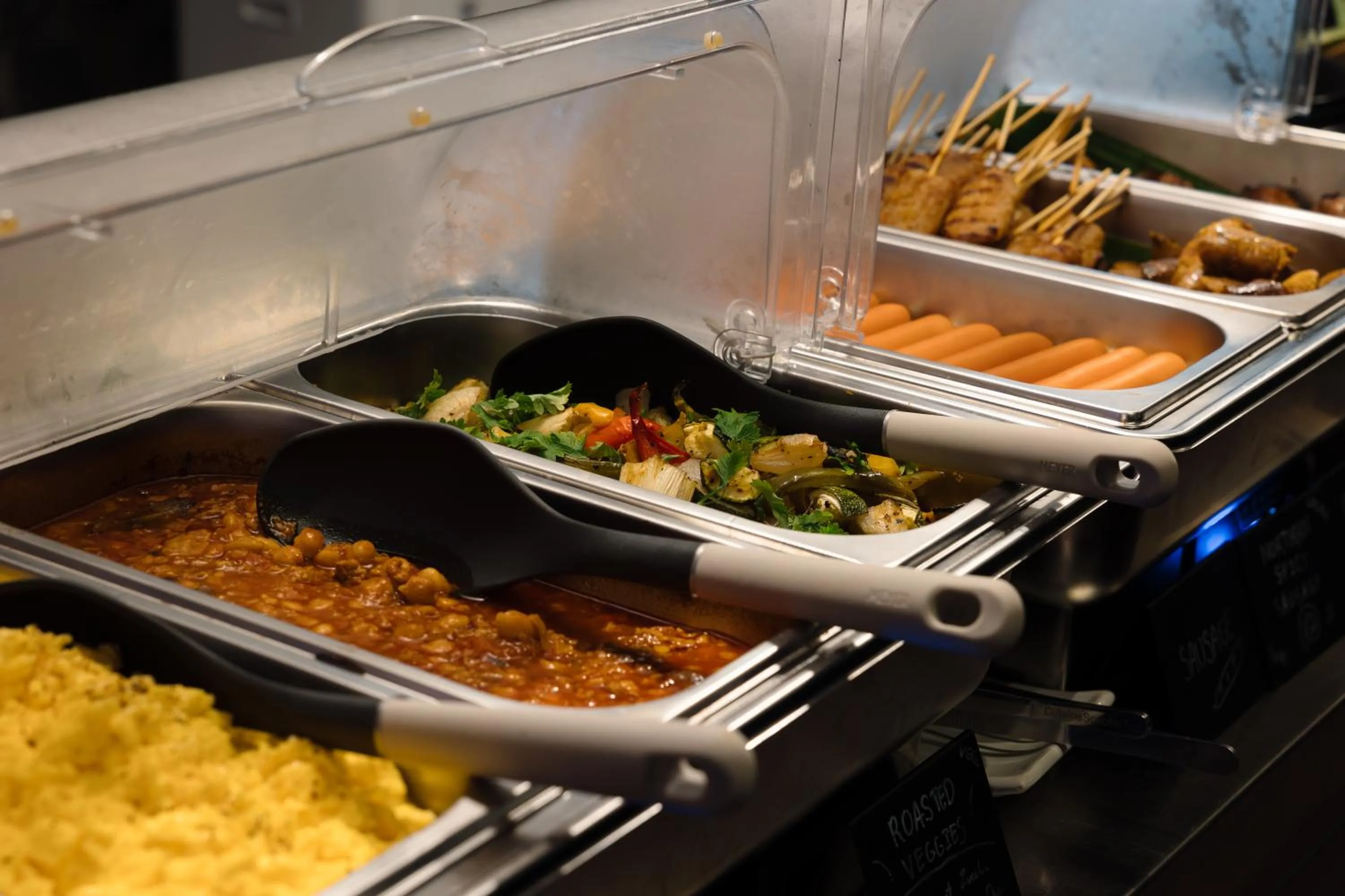 Breakfast in POR Thapae Gate