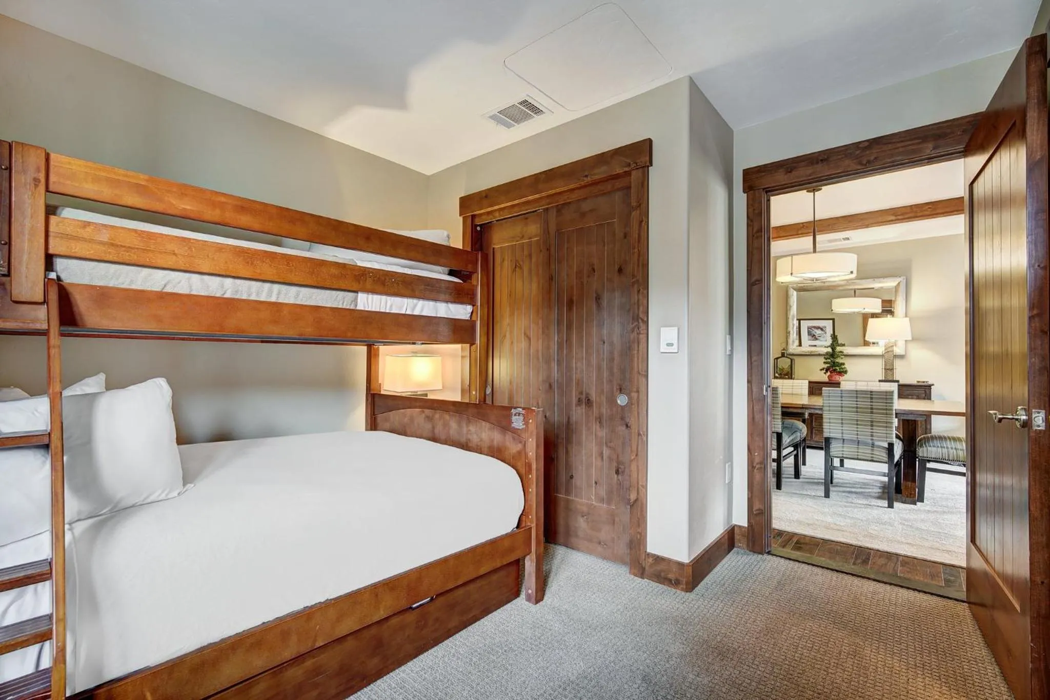 Bedroom, Bed in One Ski Hill, A RockResort