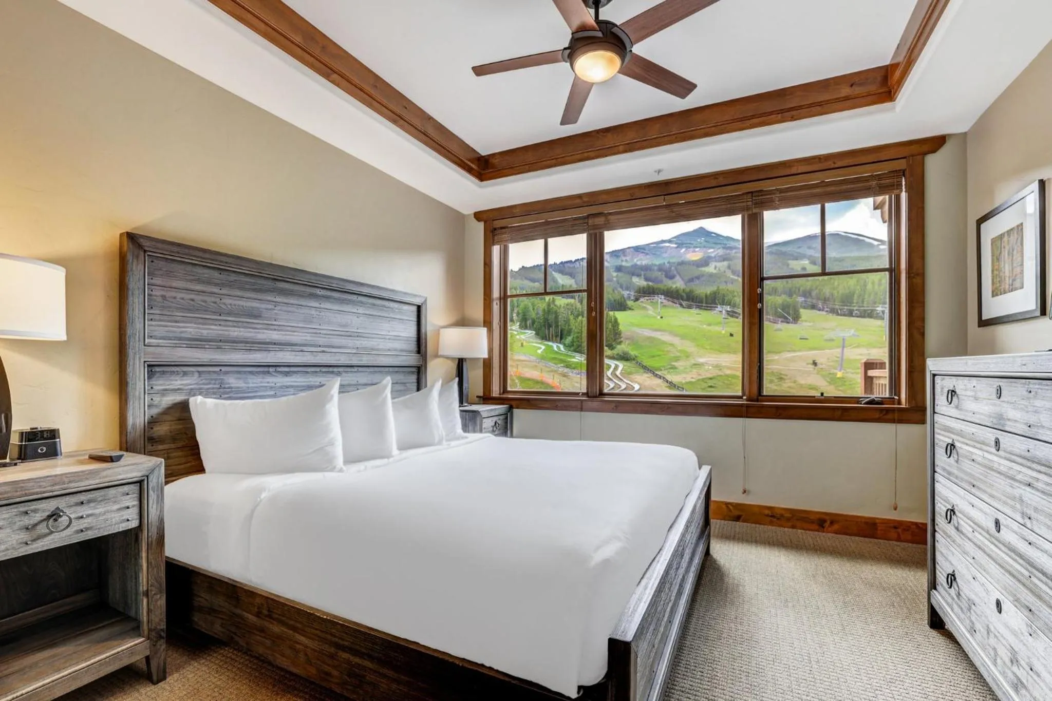 Bedroom, Bed in One Ski Hill, A RockResort