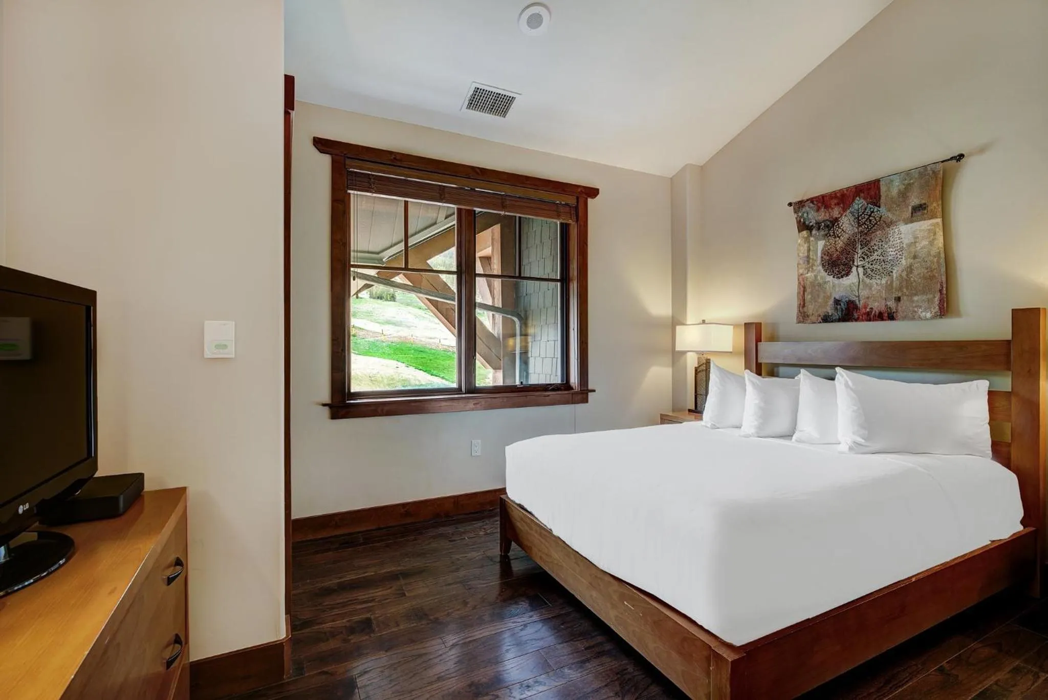 Bedroom, Bed in One Ski Hill, A RockResort