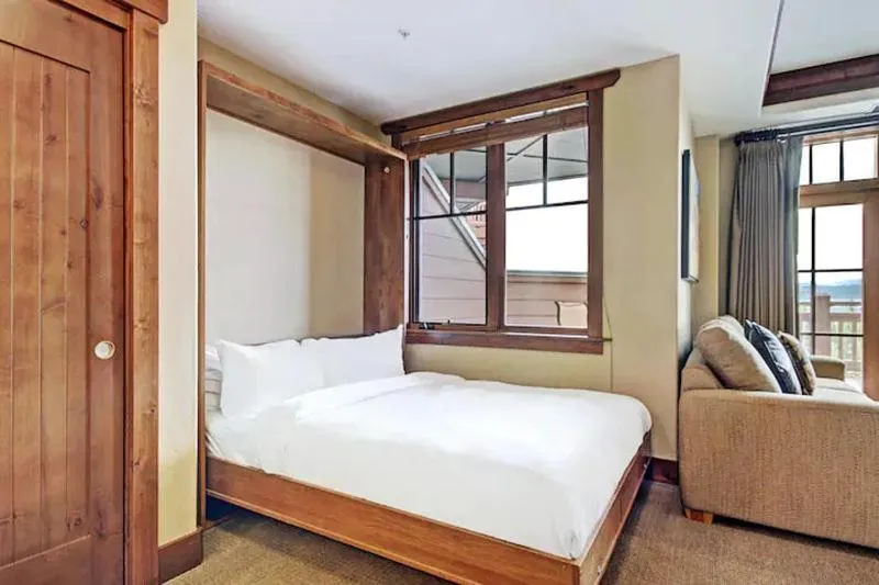 Photo of the whole room, Bed in One Ski Hill, A RockResort