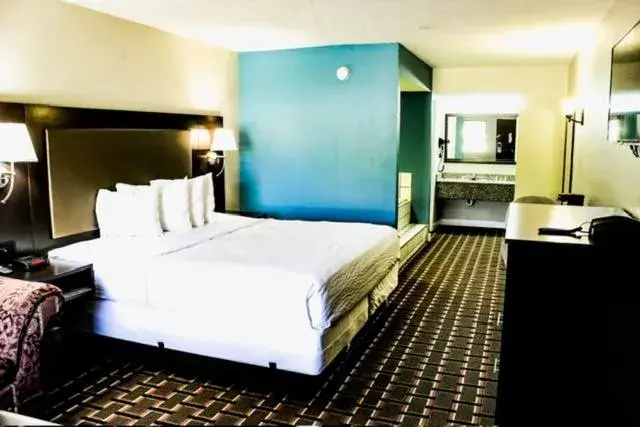 Deluxe King Room - Non-Smoking in Days Inn by Wyndham Little River Deluxe King Room - Non-Smoking in Days Inn by Wyndham Little River