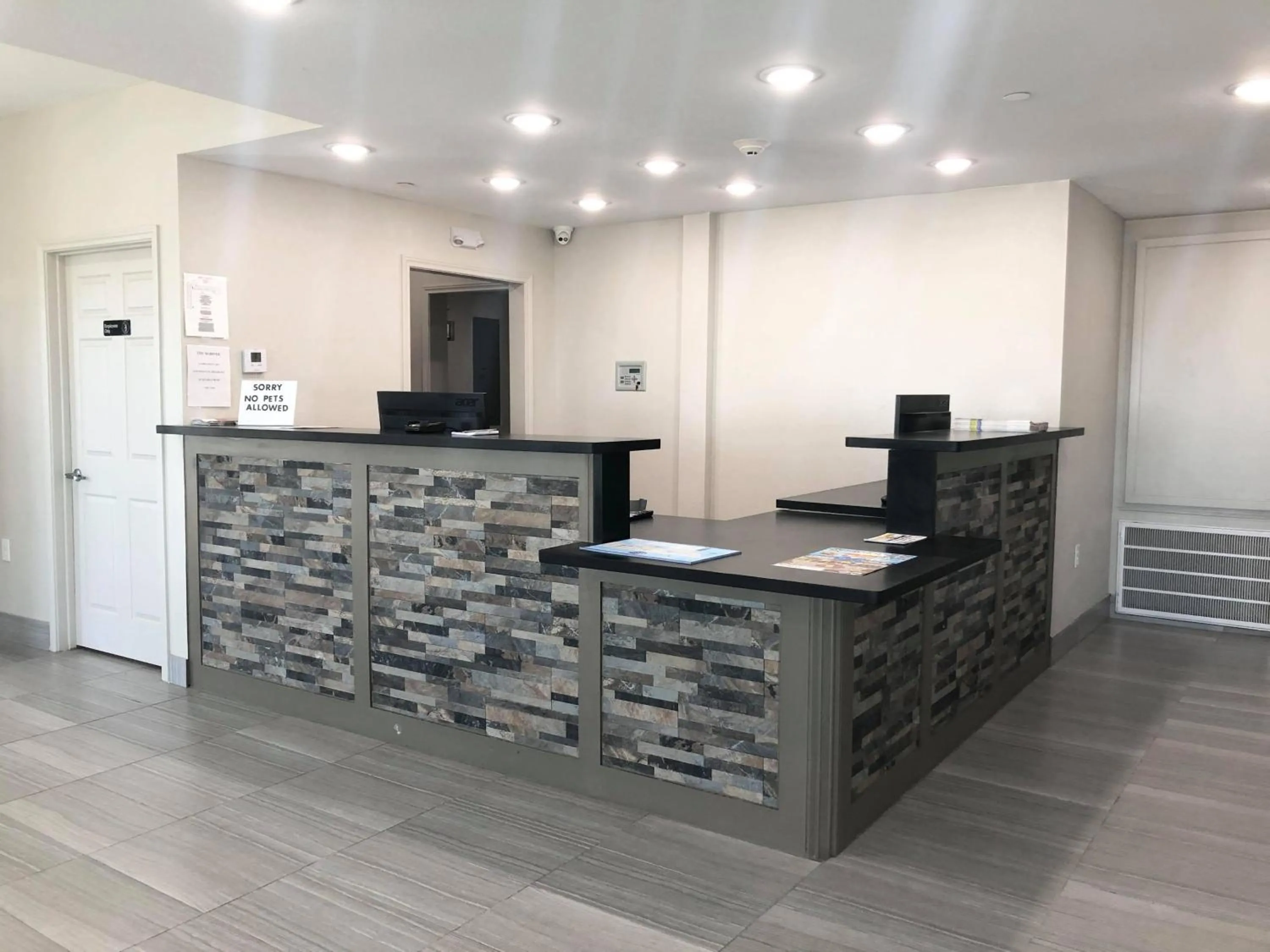 Lobby or reception in Mariner Inn