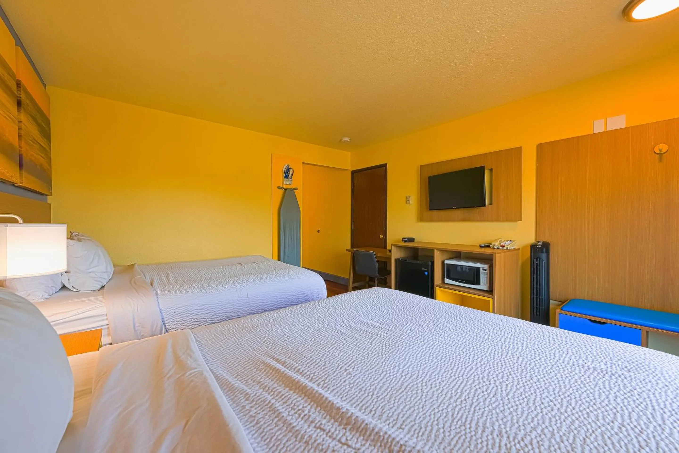 Bedroom, Bed in Coastal Inn by OYO Lincoln City - Oregon Coast Hwy