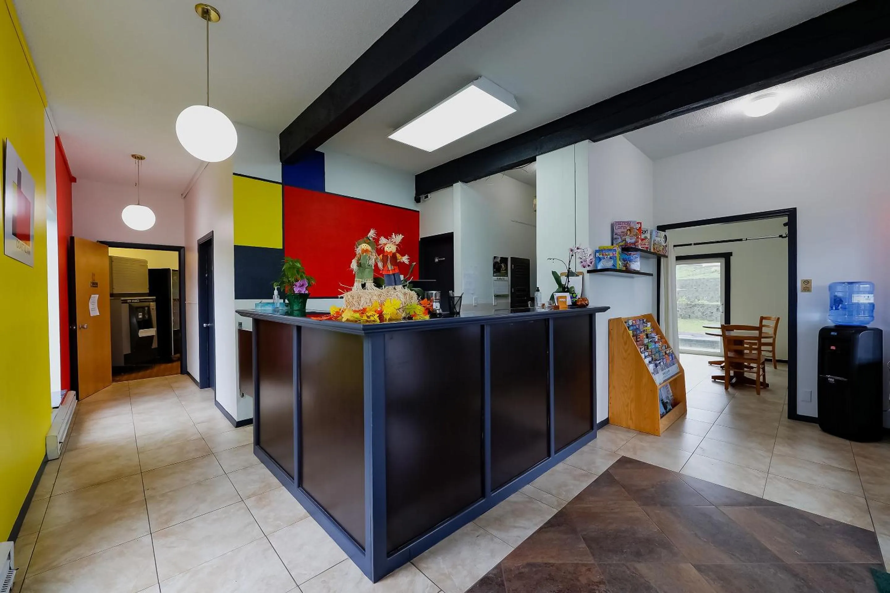 Lobby or reception in Coastal Inn by OYO Lincoln City - Oregon Coast Hwy