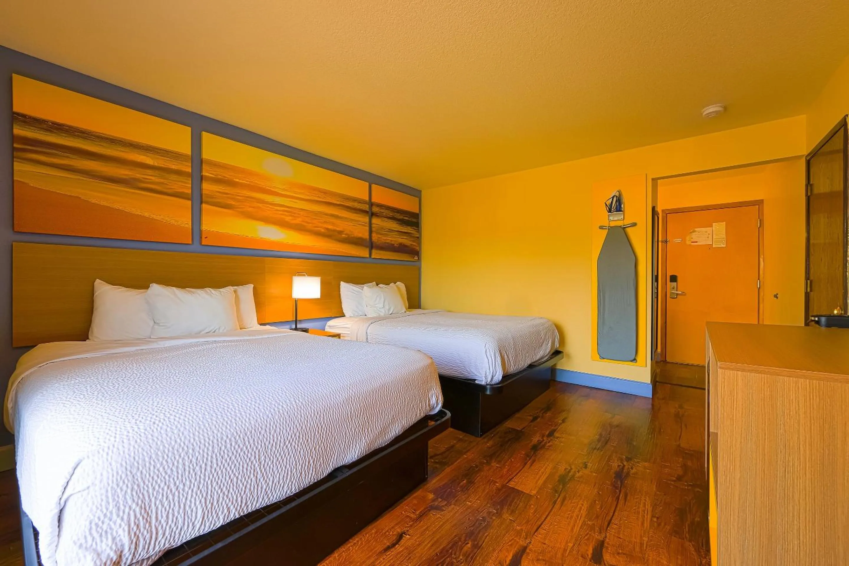 Bedroom, Bed in Coastal Inn by OYO Lincoln City - Oregon Coast Hwy