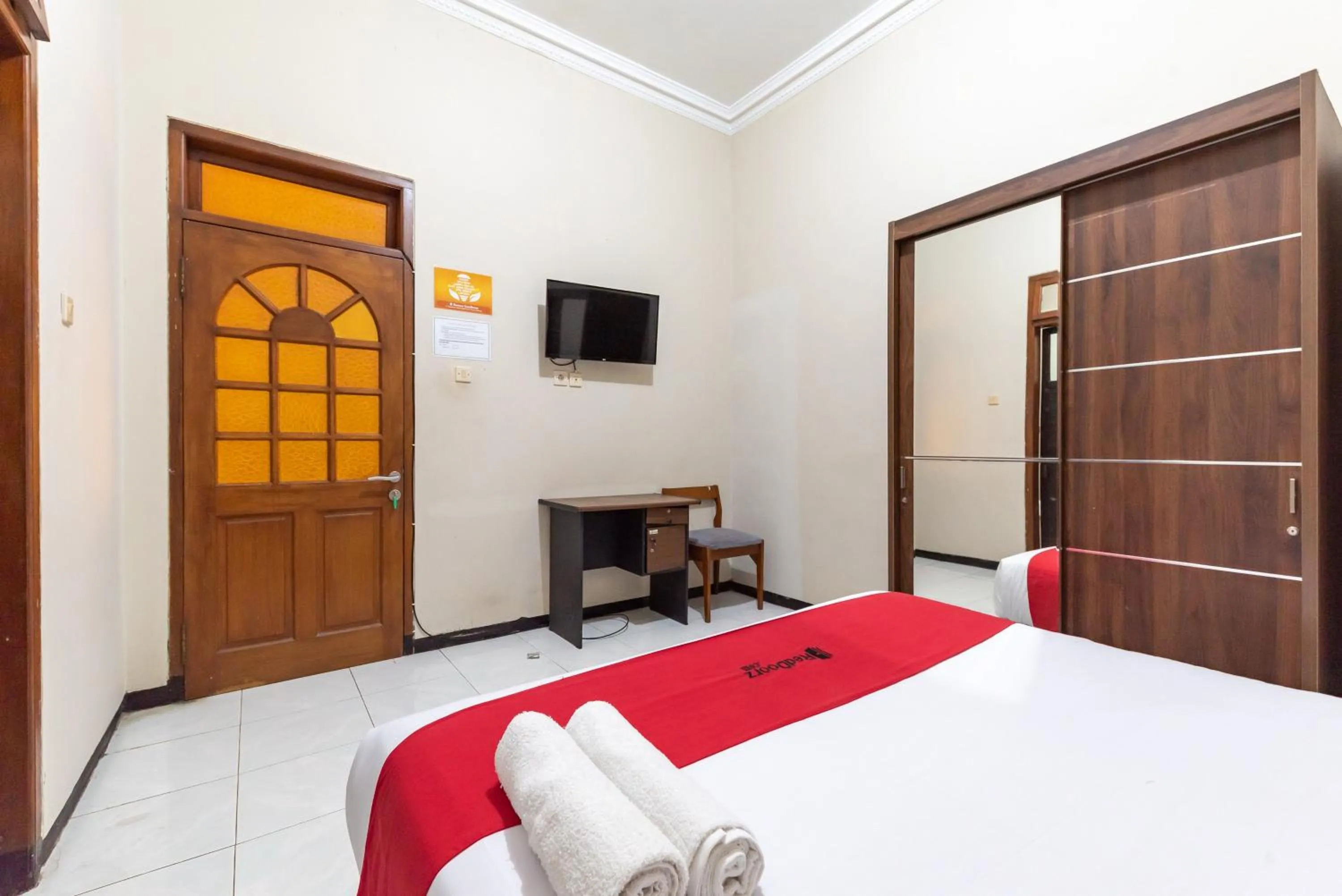Bedroom, Bed in RedDoorz @ Soekarno Hatta Indah