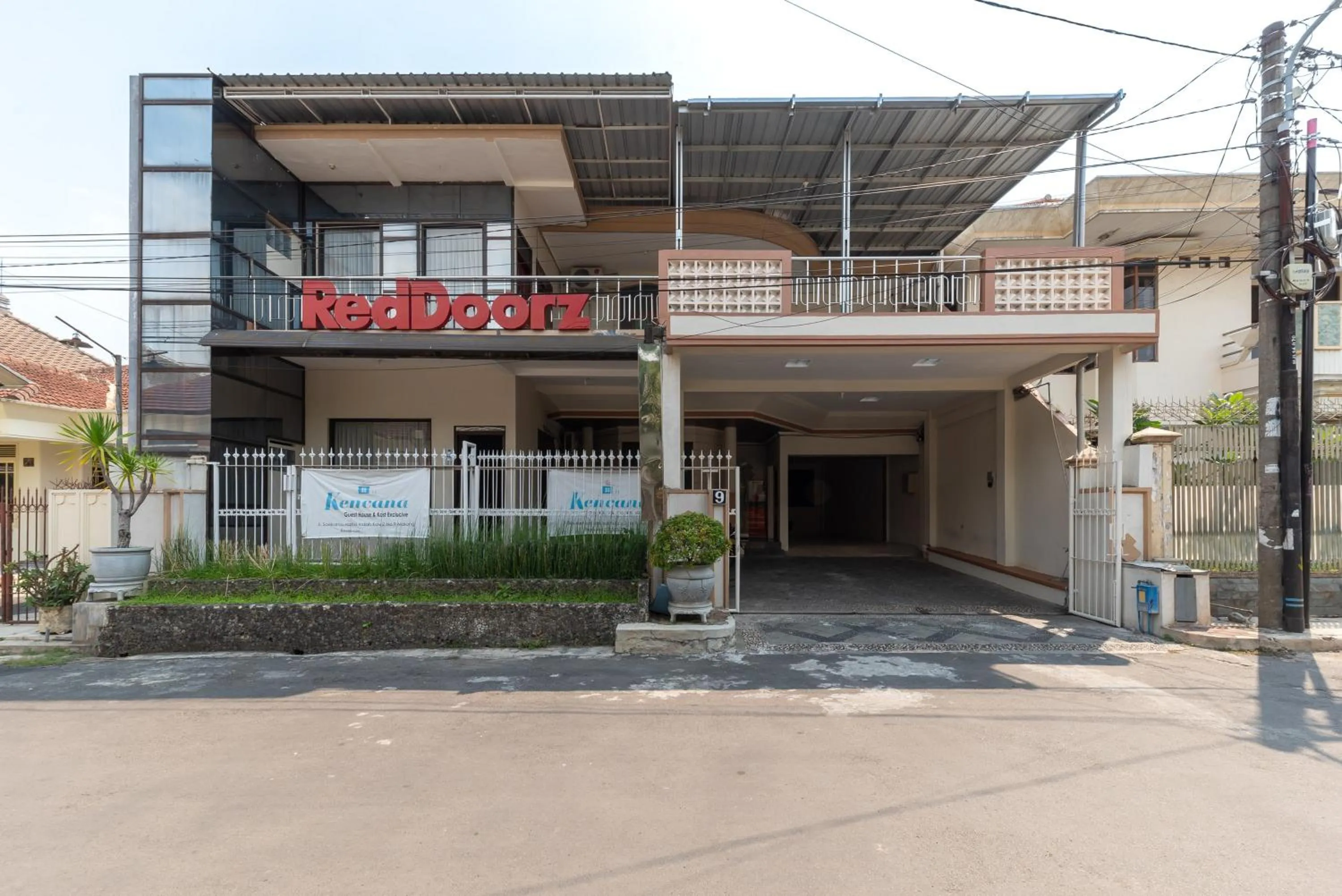 Facade/entrance in RedDoorz @ Soekarno Hatta Indah